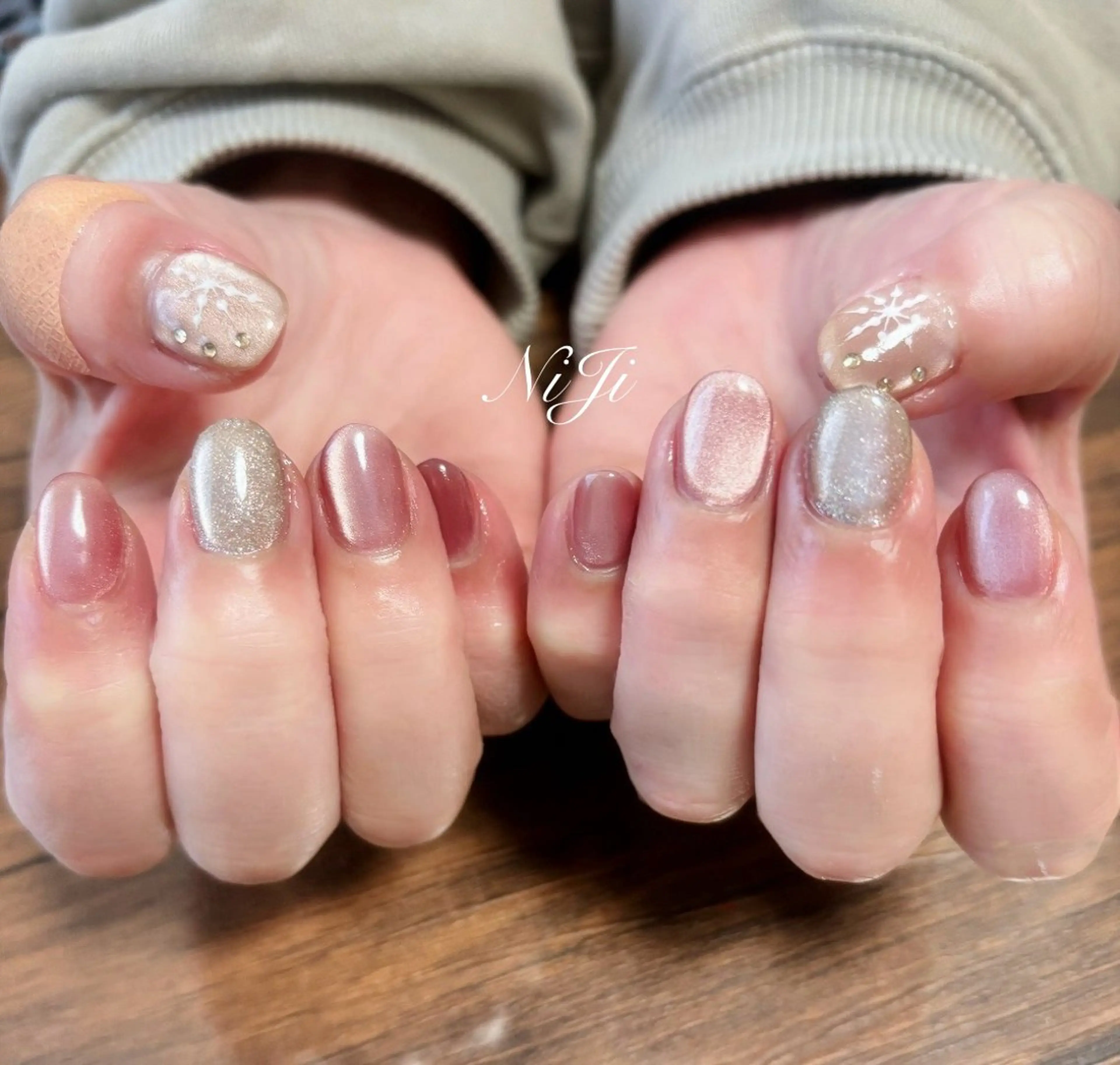 ネイル アートネイル ジェルネイル ラメ(グリッター) マグネットネイル ストーンネイル nailsalon N iＪｉのネイルデザイン