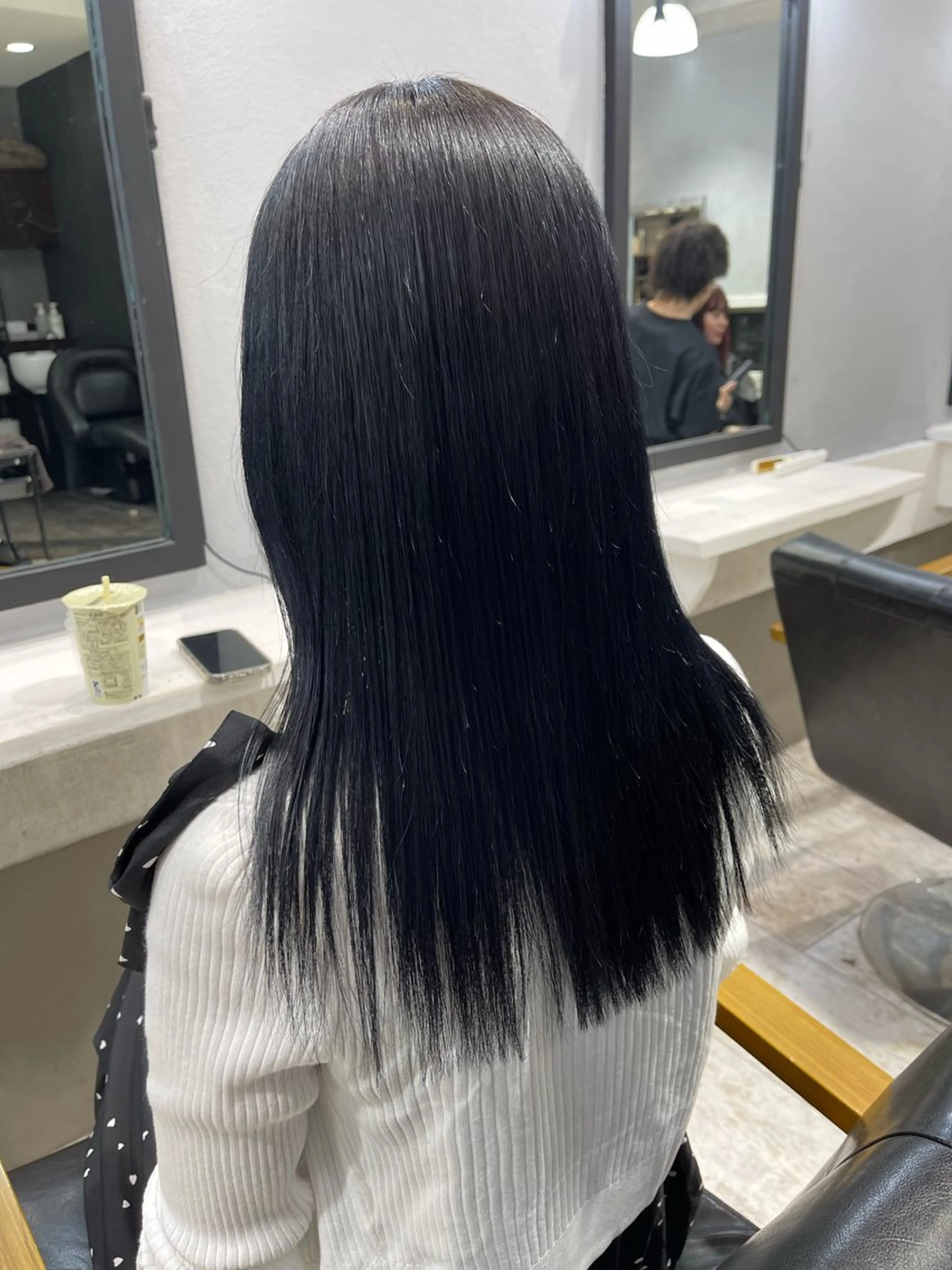 セミロング カラー 黒髪 ブリーチ ブルーカラー ブルーブラック ケアブリーチ TATSUブリーチ/ ミルクティーベージュのヘアスタイル