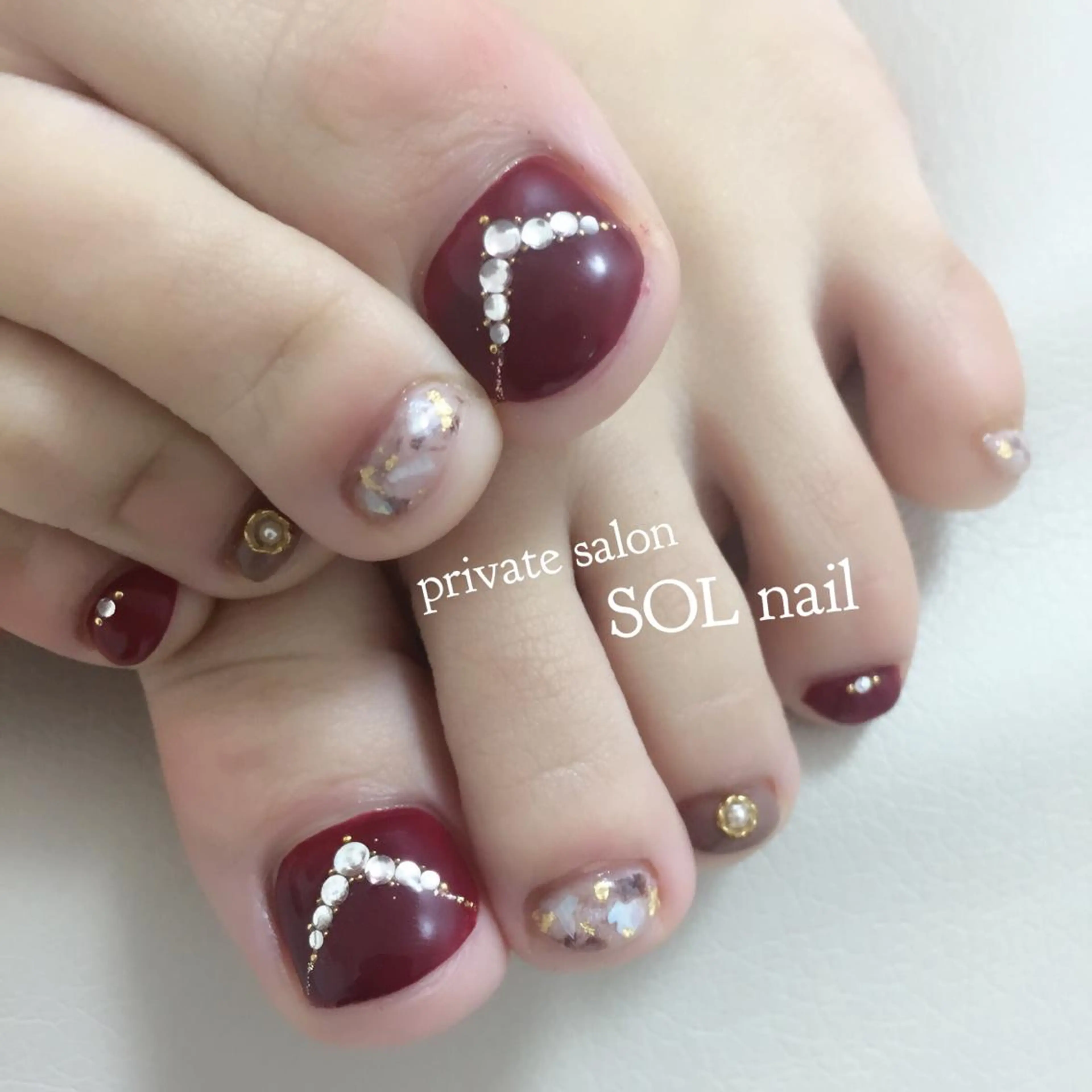 ネイル ボルドー フットネイル ニュアンスネイル シンプルネイル 冬ネイル SOL NAILのネイルデザイン