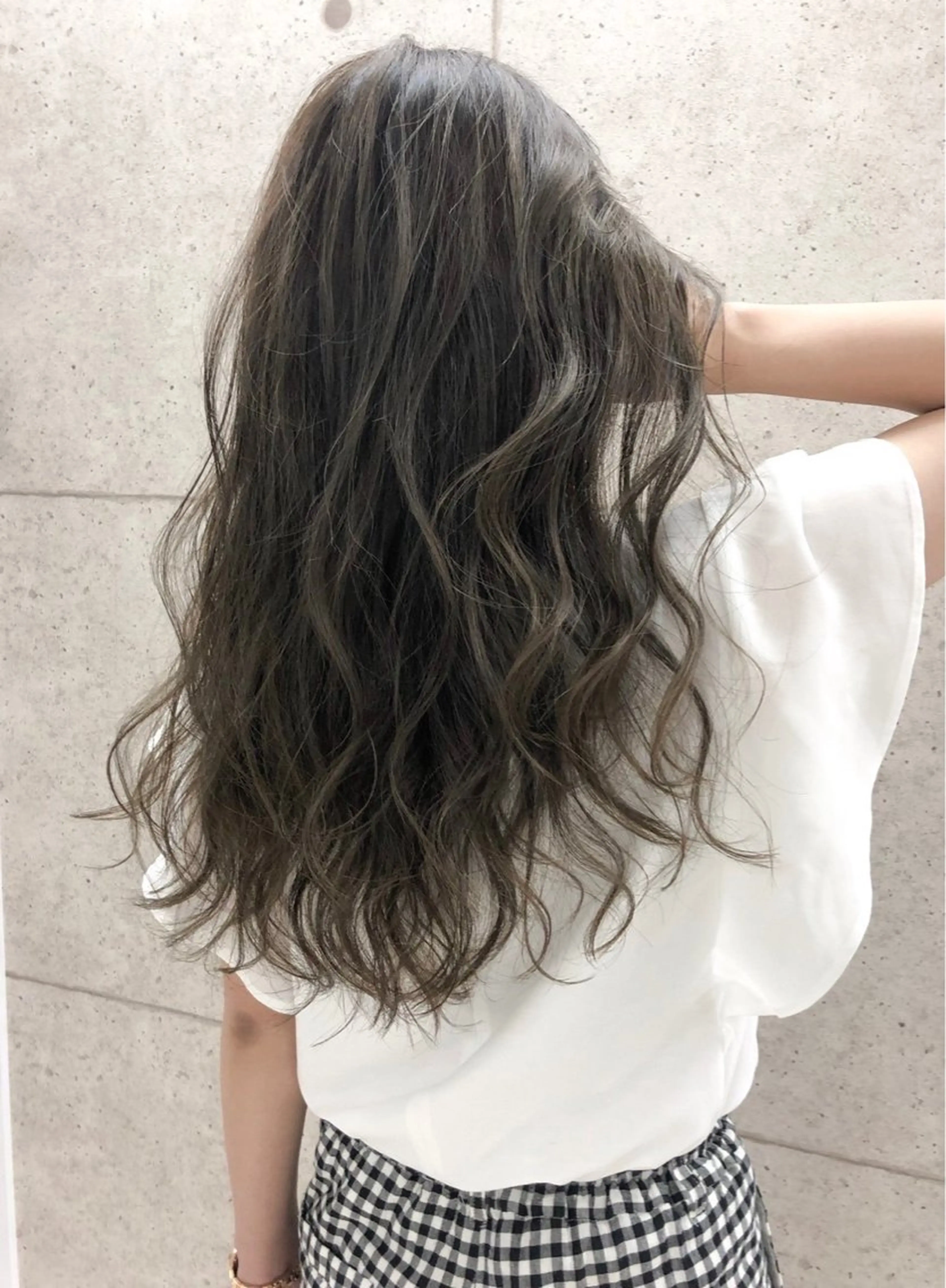 カラー ベージュカラー ブラウンカラー ブラウンベージュ 透明感カラー フォギーベージュ 辺見 葵のヘアスタイル