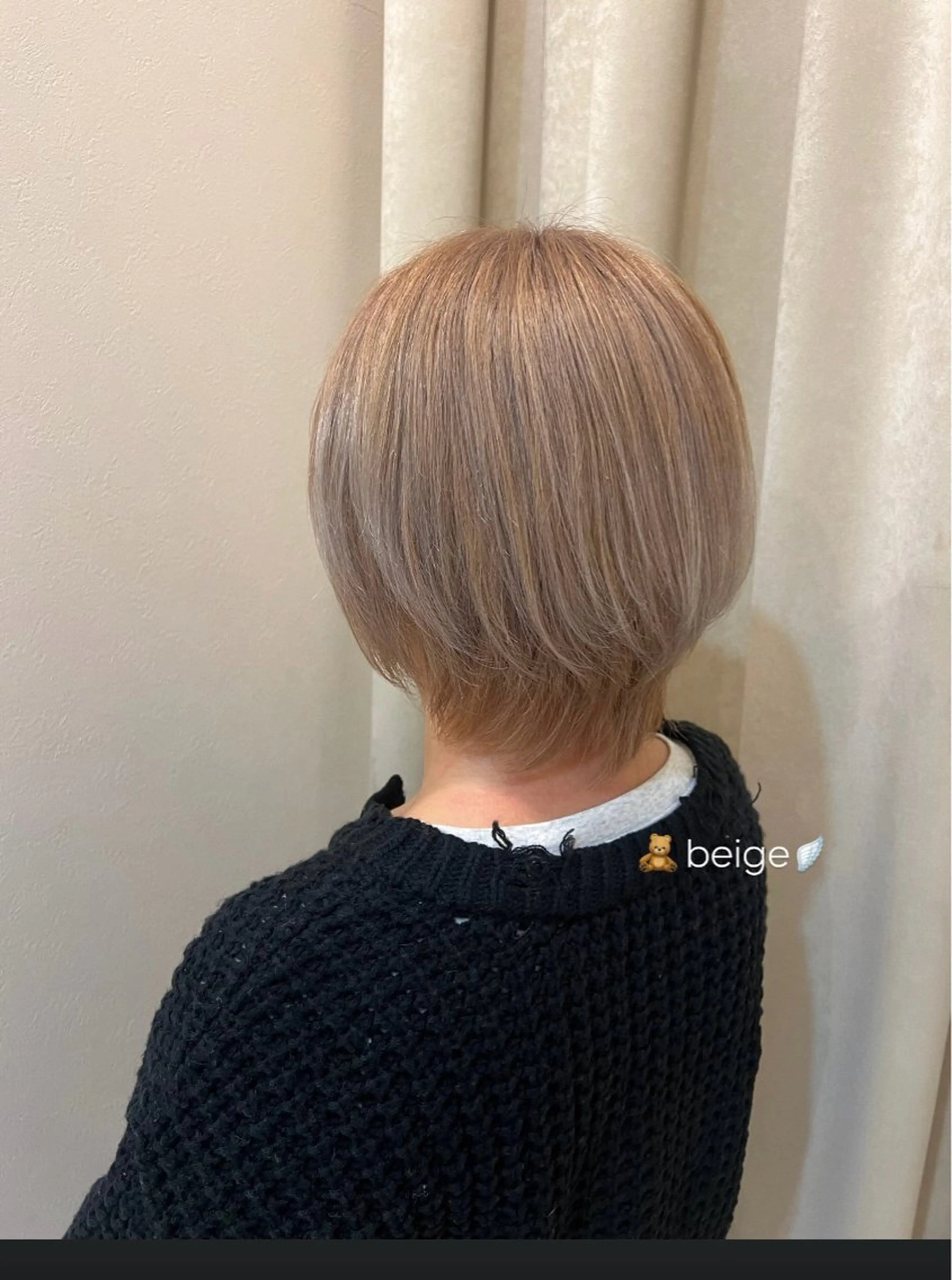 ショート カラー ブリーチ ヘアカラー LiTA 友田未来のヘアスタイル