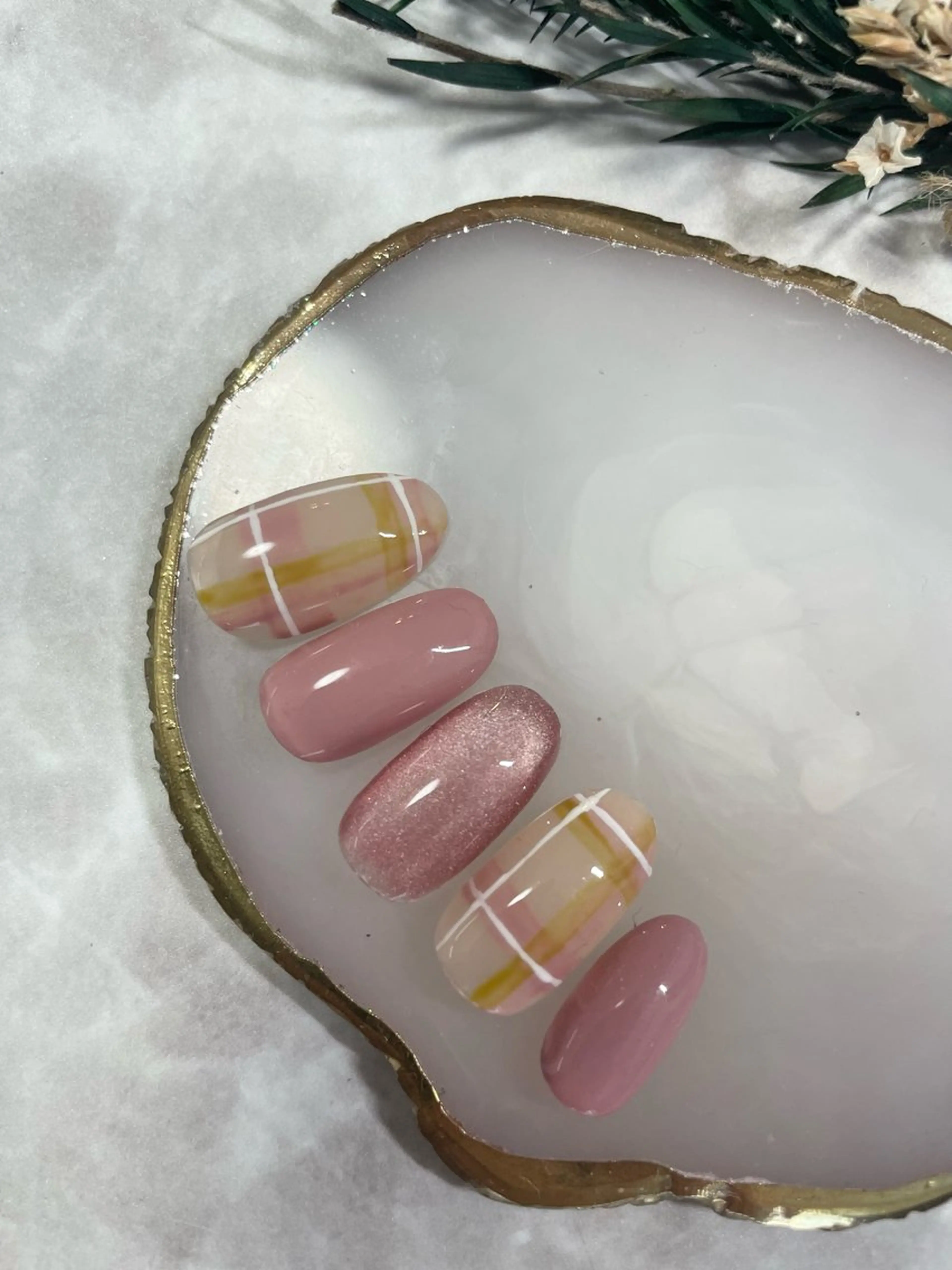 ミディアム Kuroki Yurikaのネイルデザイン