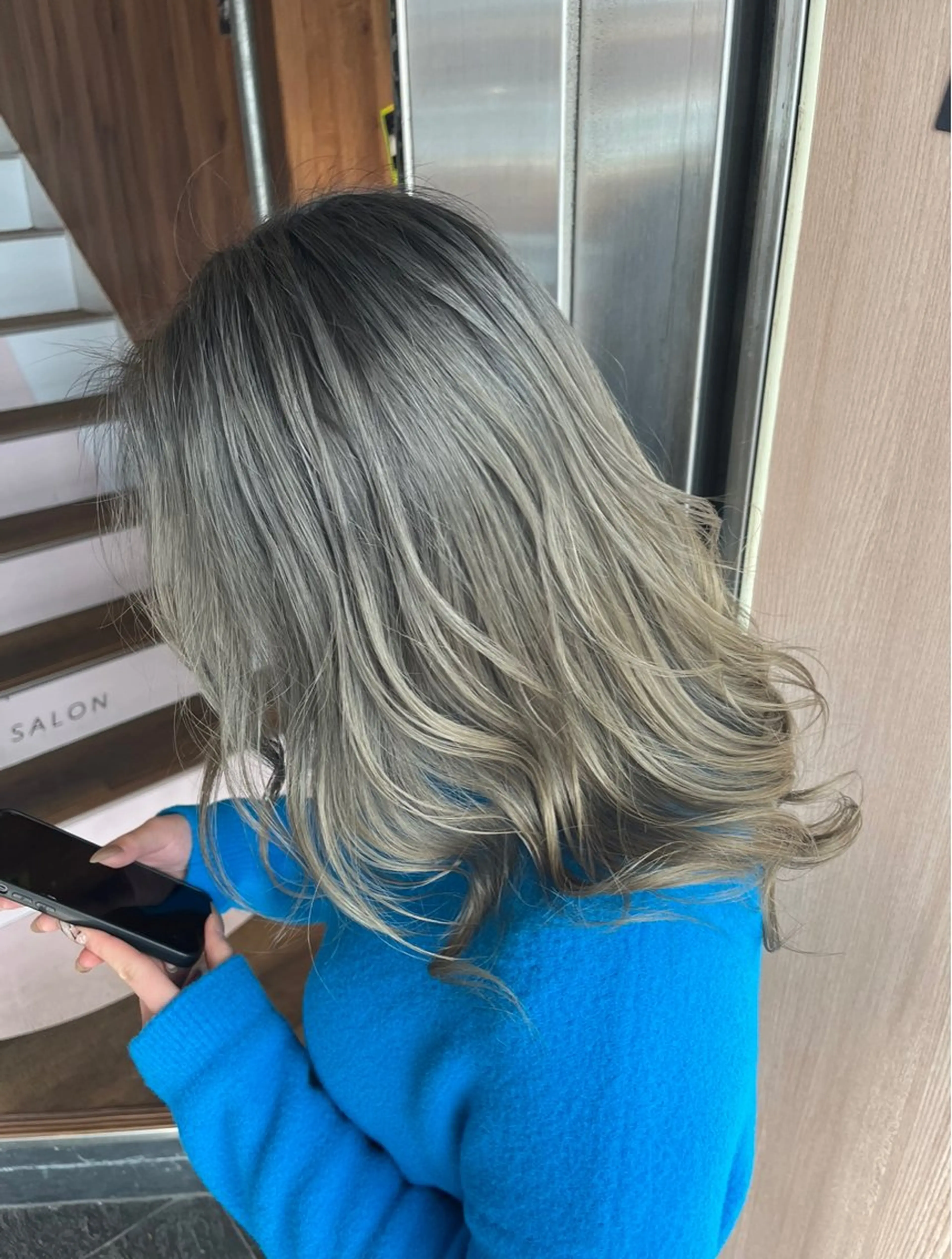 セミロング カラー アッシュ ブリーチ カット ヘアカラー 【ブロンド】【ベージ ュ系】TAKUMAのヘアスタイル