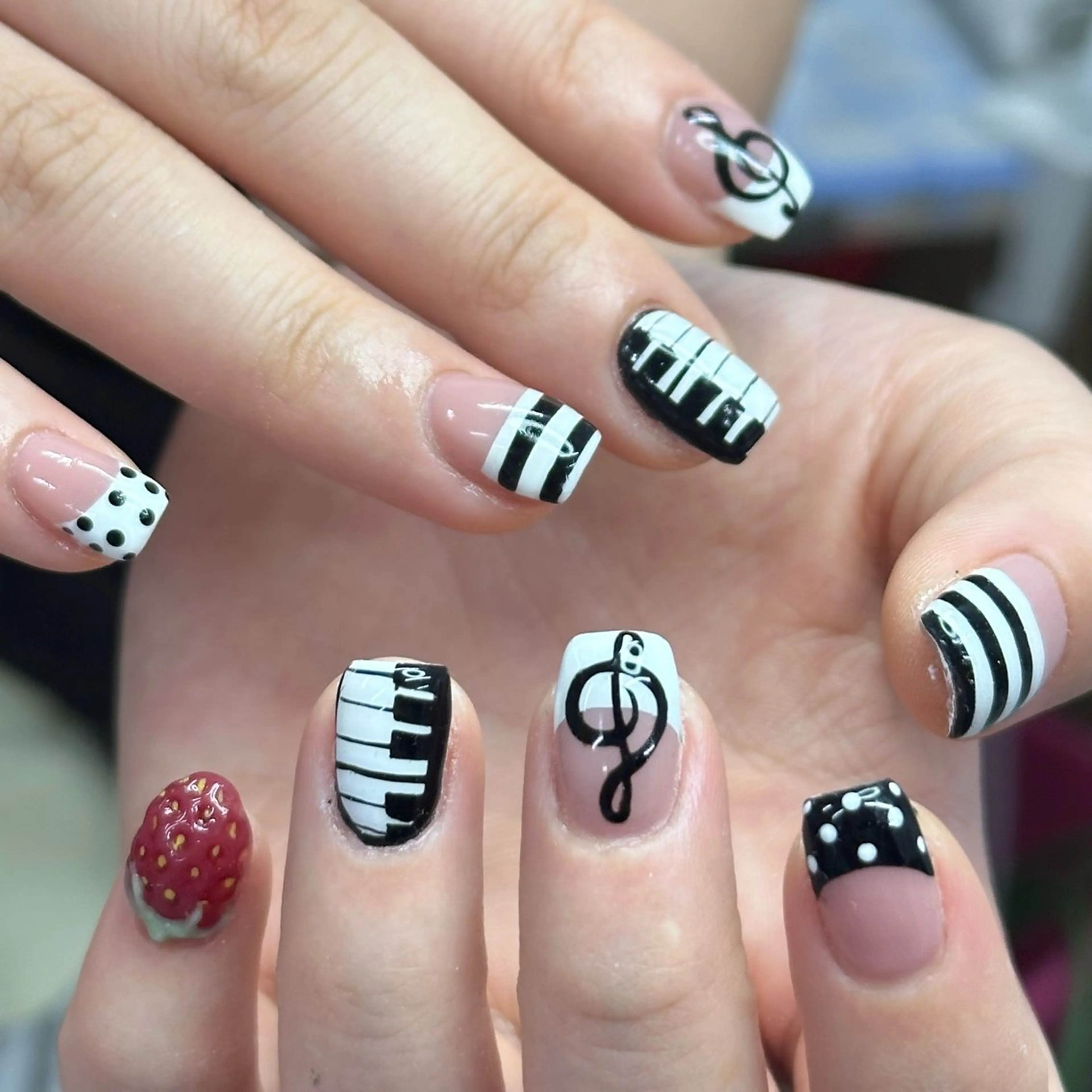 ネイル ハンドネイル フットネイル YukaRyu /個性派デザインのネイルデザイン