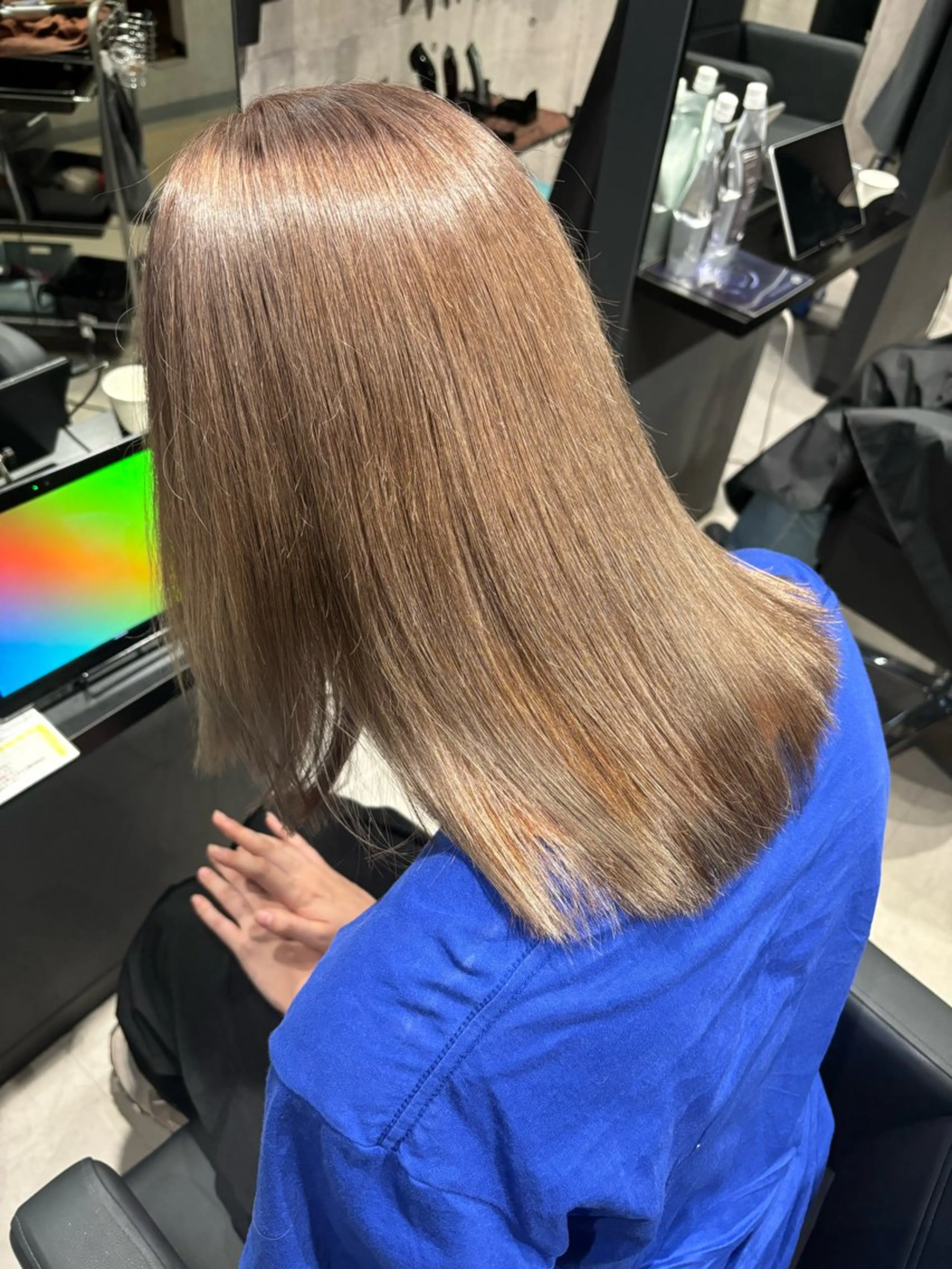 ミディアム カラー グレージュ ミルクティーグレージュ カット ヘアカラー トリートメント _white【京橋店】所属・_WHITE / KENTOのヘアスタイル