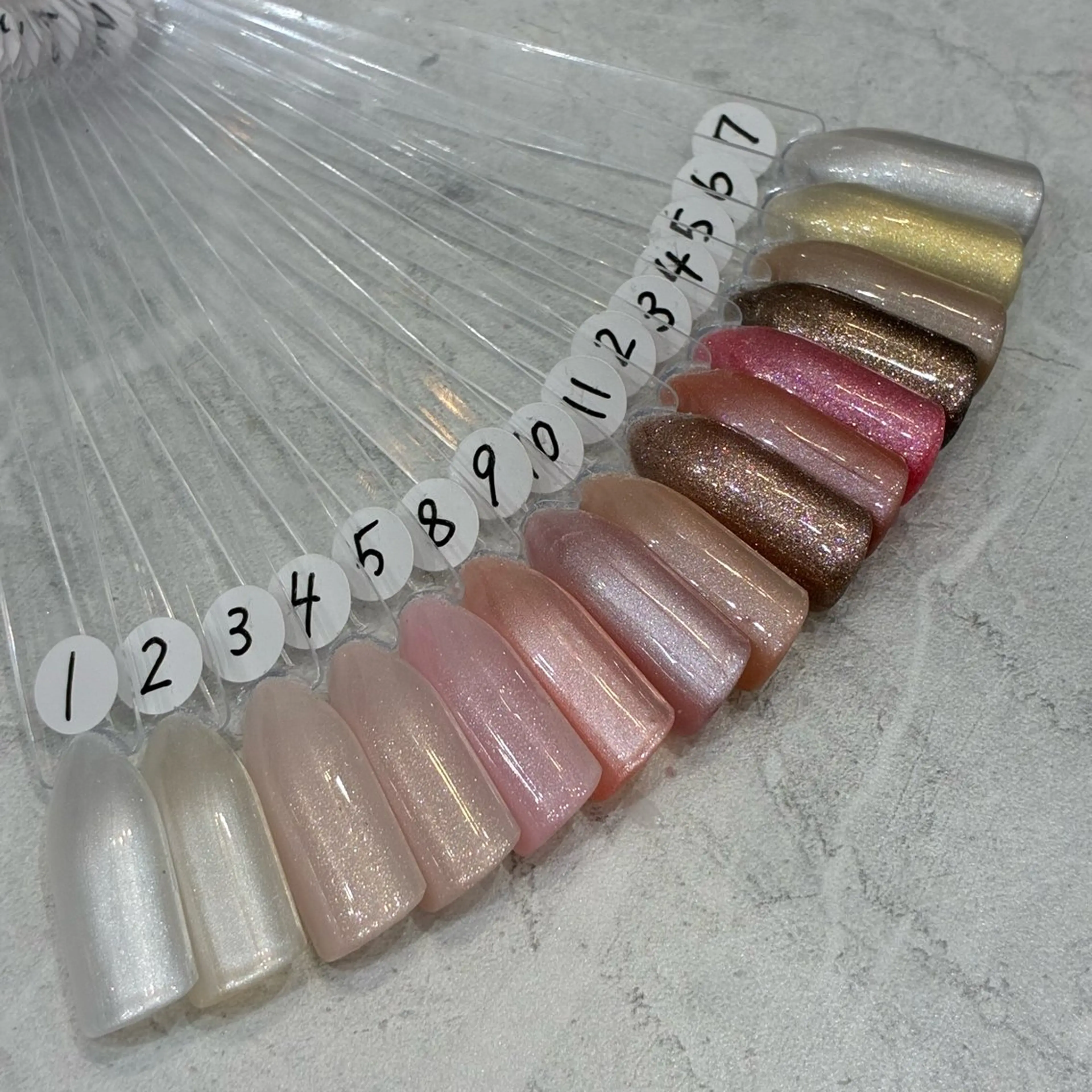 ネイル AMORIA所属・AMORIA ANNAのネイルデザイン