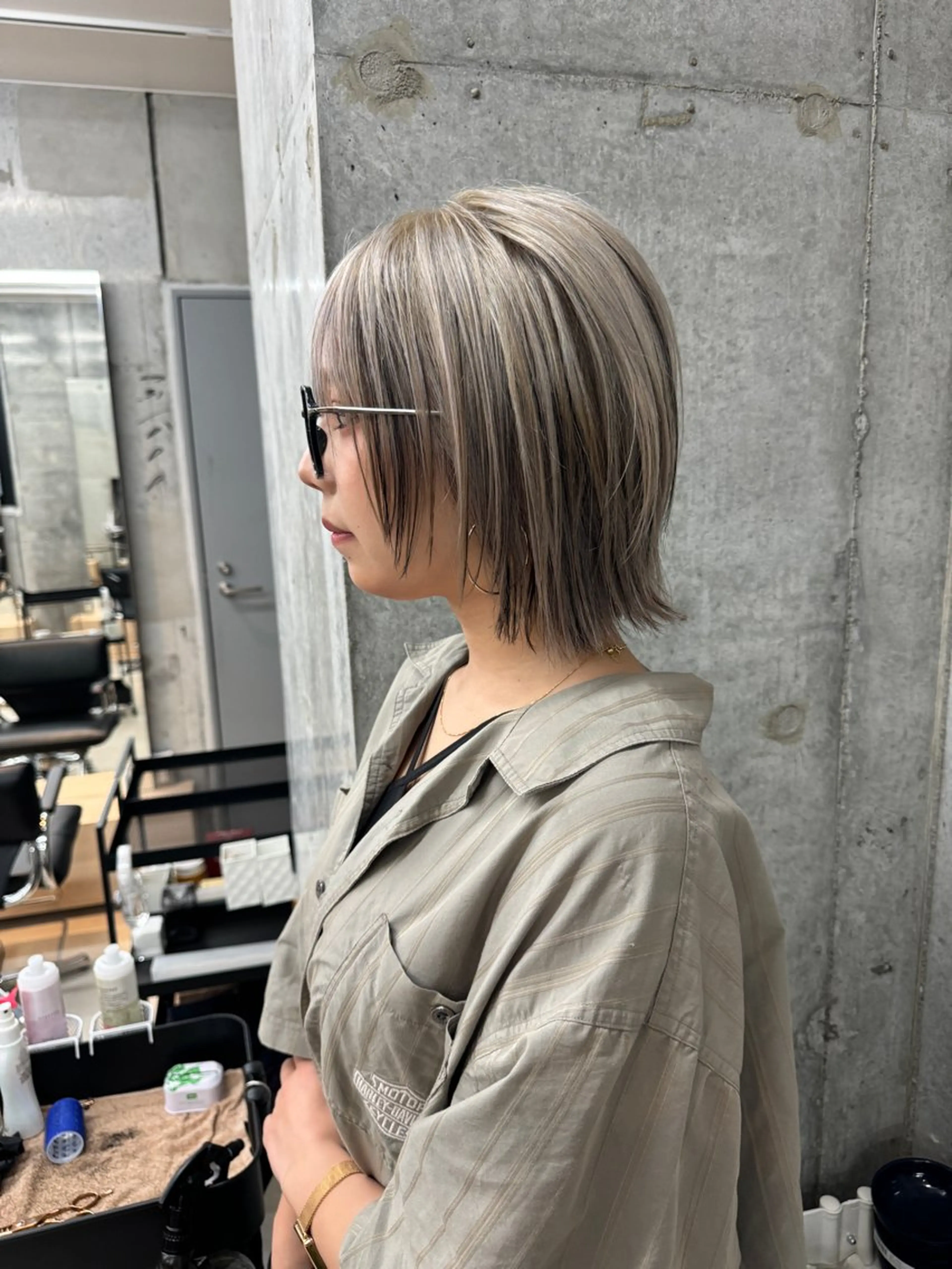 ショート laff 新宿所属・切りっぱなしボブ レイヤー/縮毛矯正のヘアスタイル