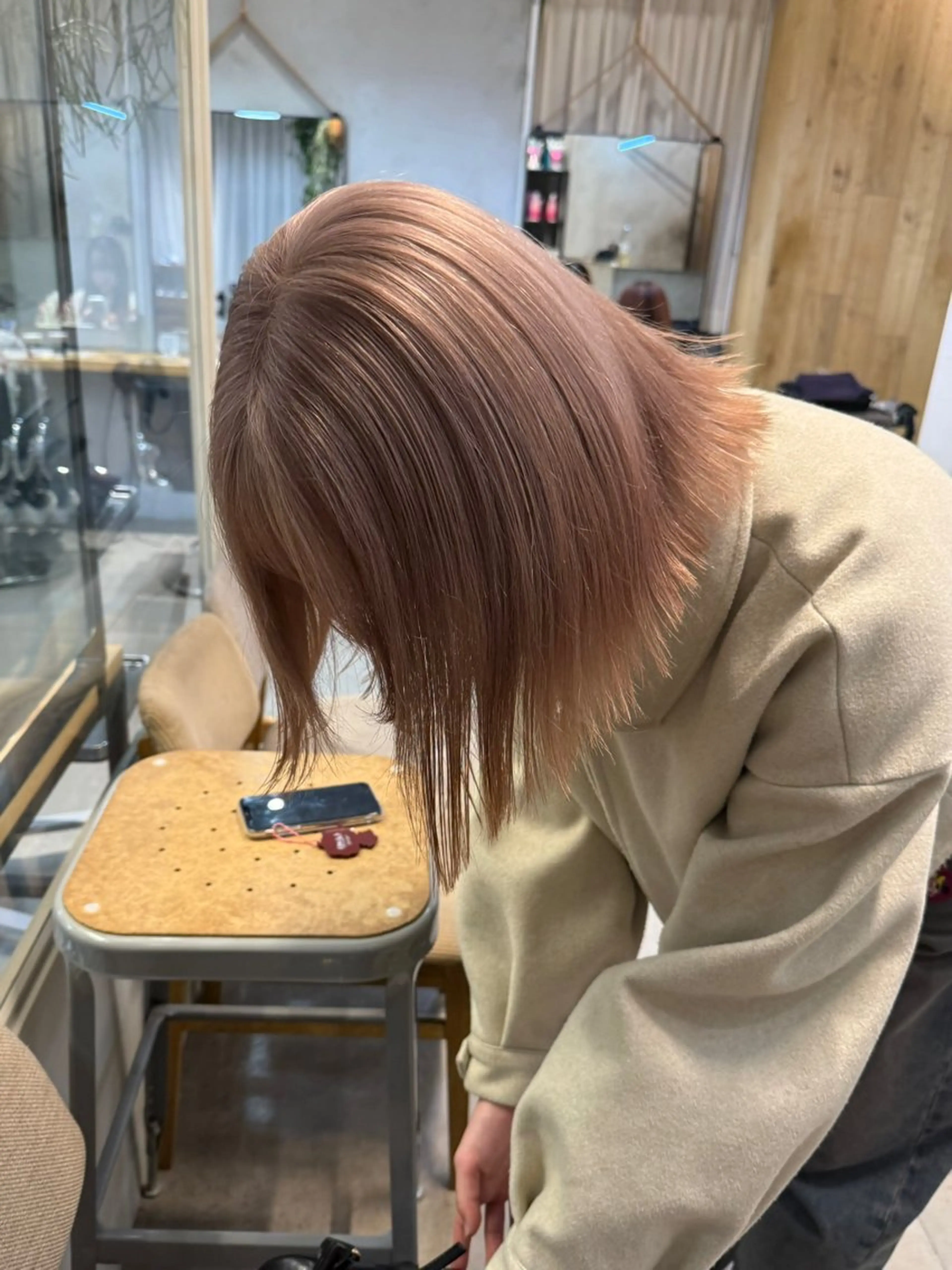 ミディアム カラー ミルクティー× グレージュMOMOのヘアスタイル