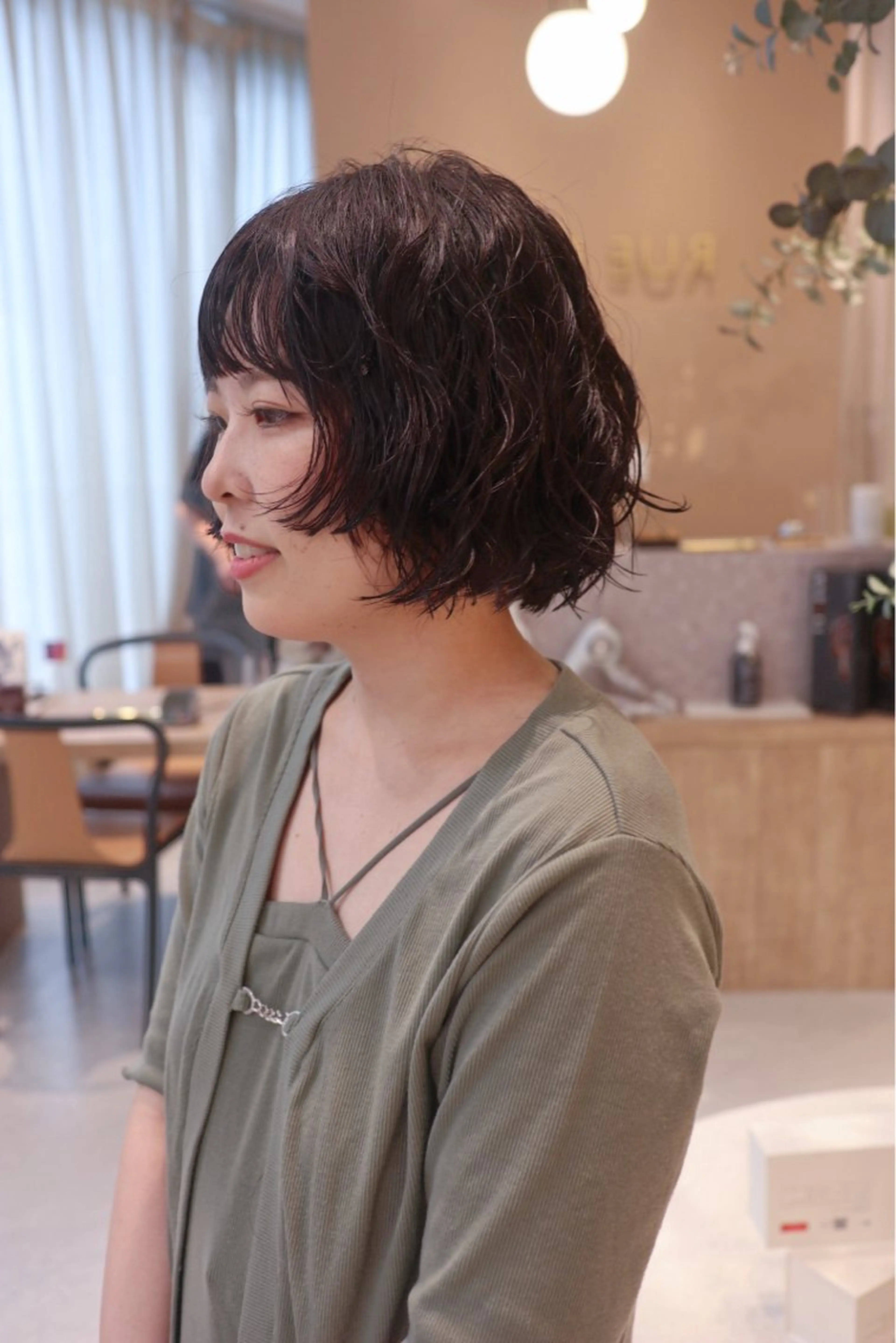 ミディアム パーマ ミディアムパーマ 伸ばしかけ レイヤーカット 小川 光のヘアスタイル