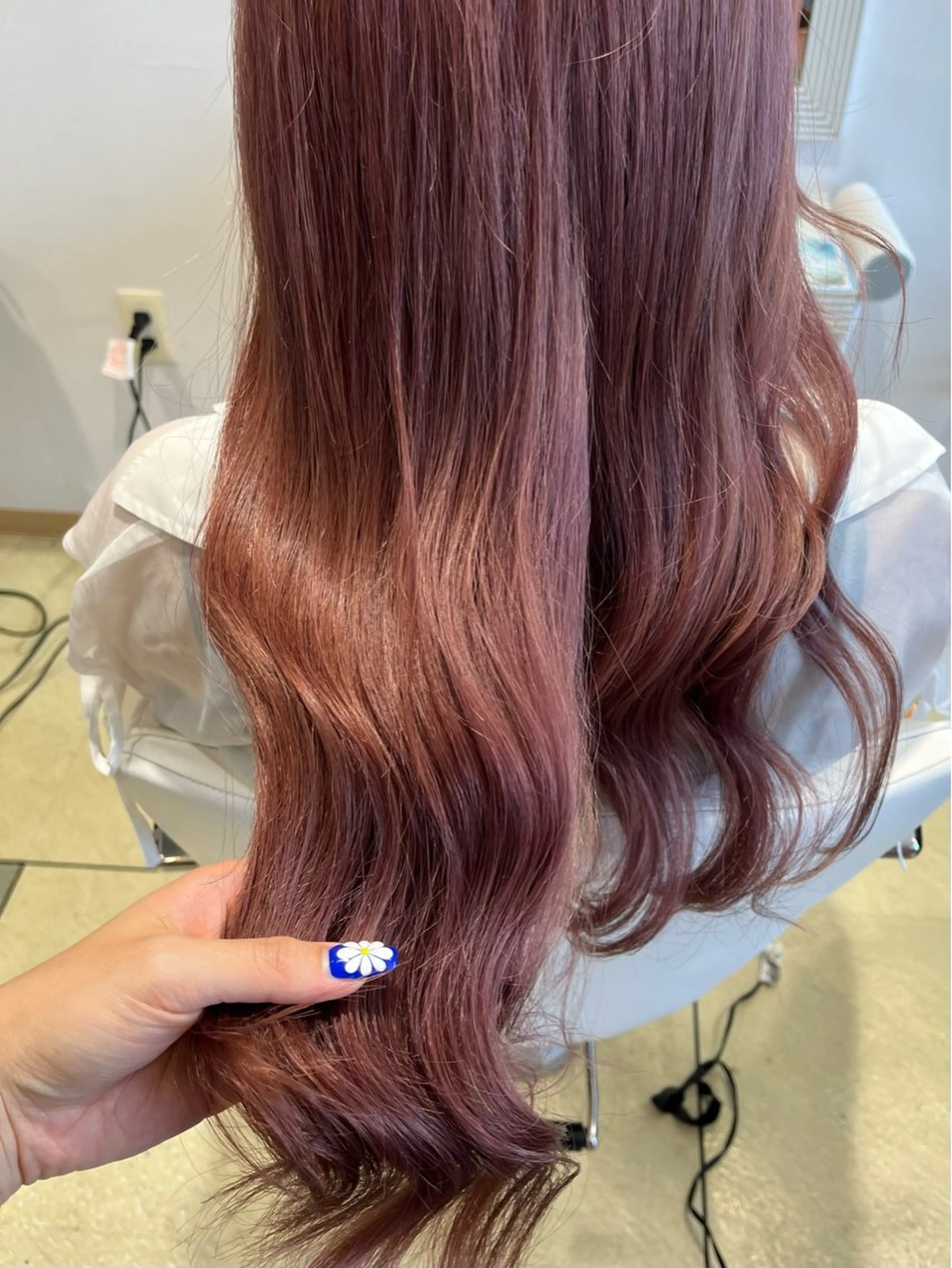 ロング カラー ☘️折戸結菜☘️ ハイトーンカラーのヘアスタイル