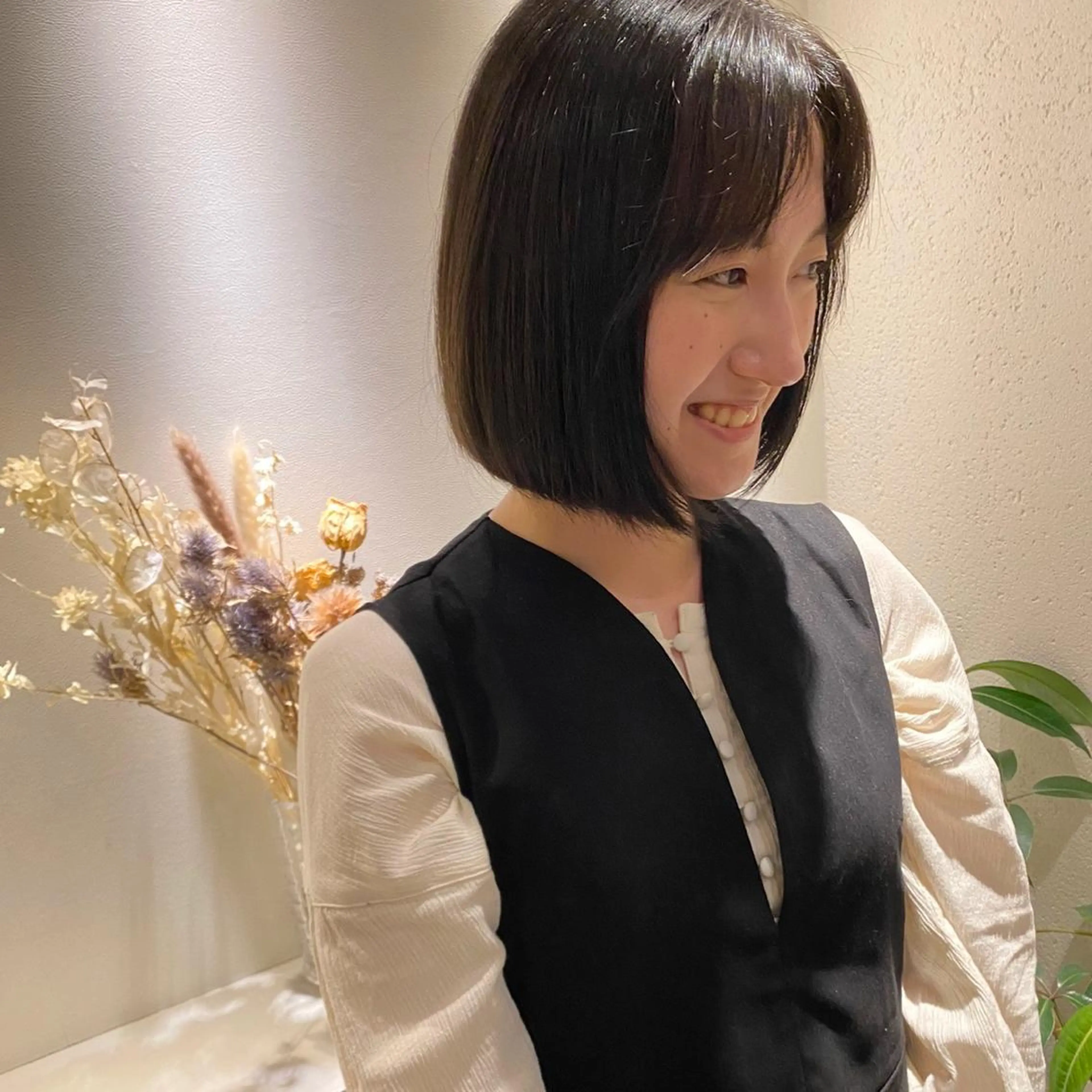 ショート アッシュ ボブ 髪質改善 レイヤーカット ショートヘア カット ヘアカラー トリートメント ショート〜ミディアム 喜多司のヘアスタイル