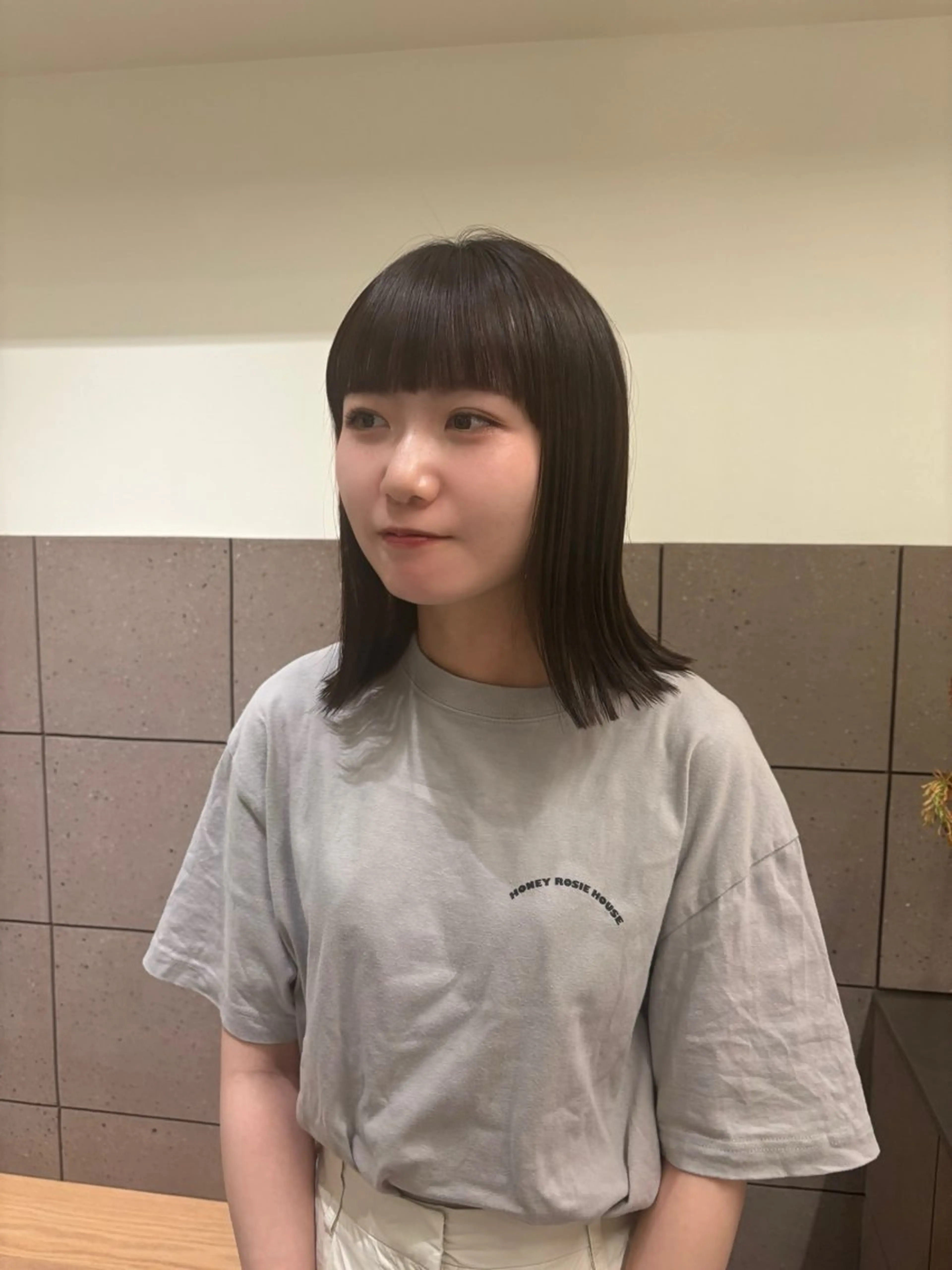 セミロング カット natsuki /HUI 金山のヘアスタイル