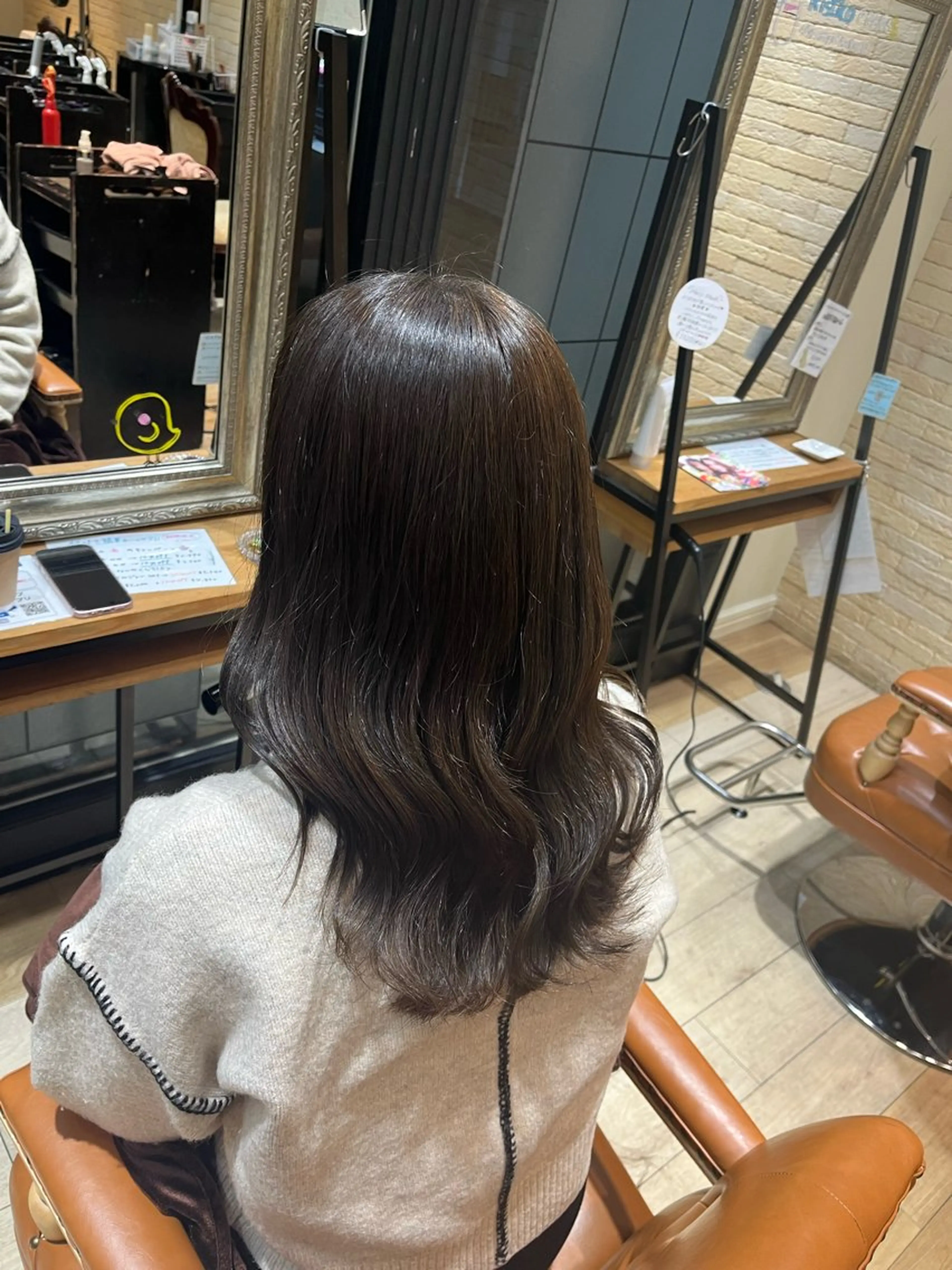 カラー ヘアカラー トリートメント しおり🍬 KOKORO🤍のヘアスタイル