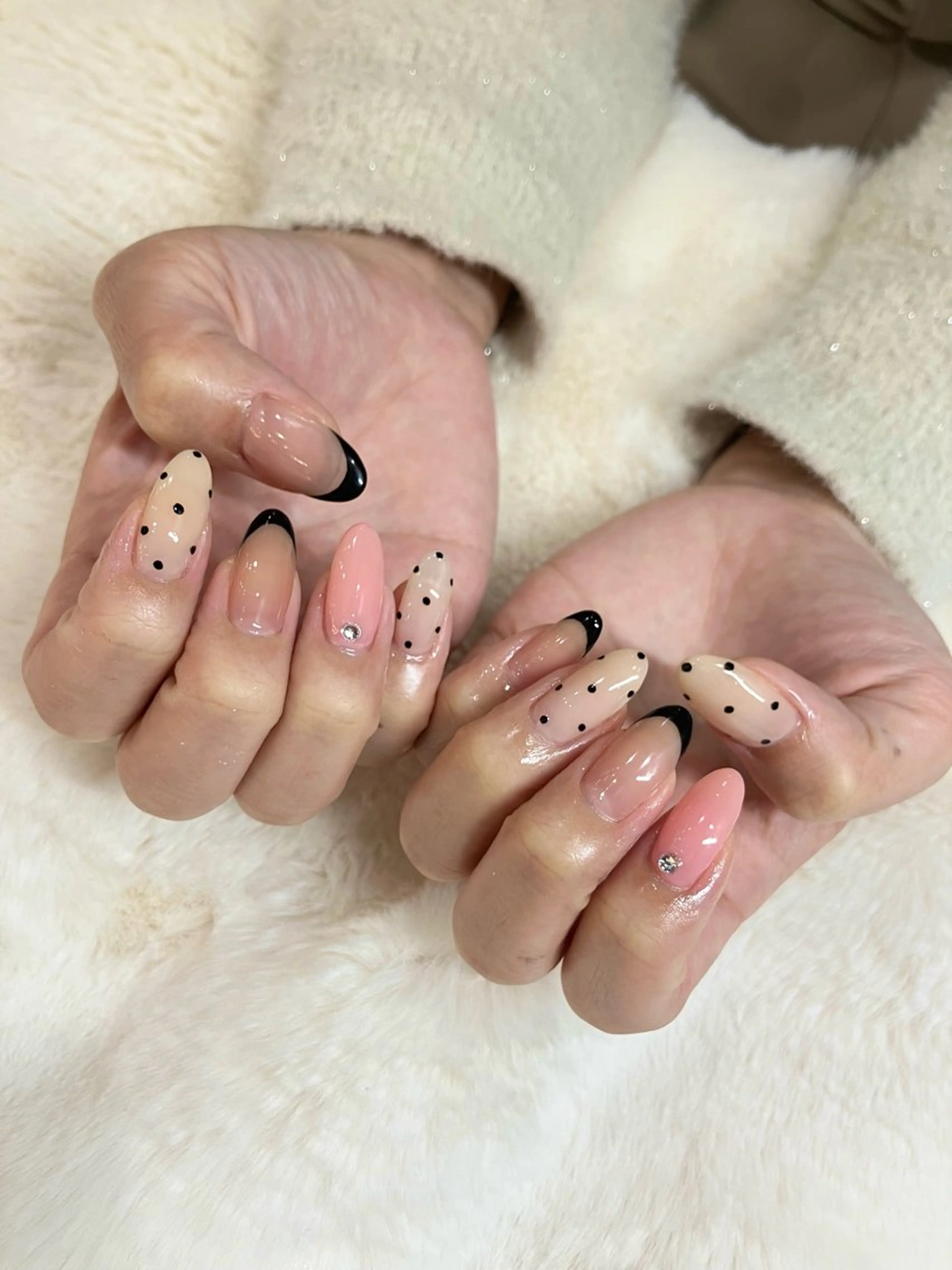 ネイル ドット フレンチネイル ガーリー mitsuki💎 ワンホン/韓国ネイルのネイルデザイン