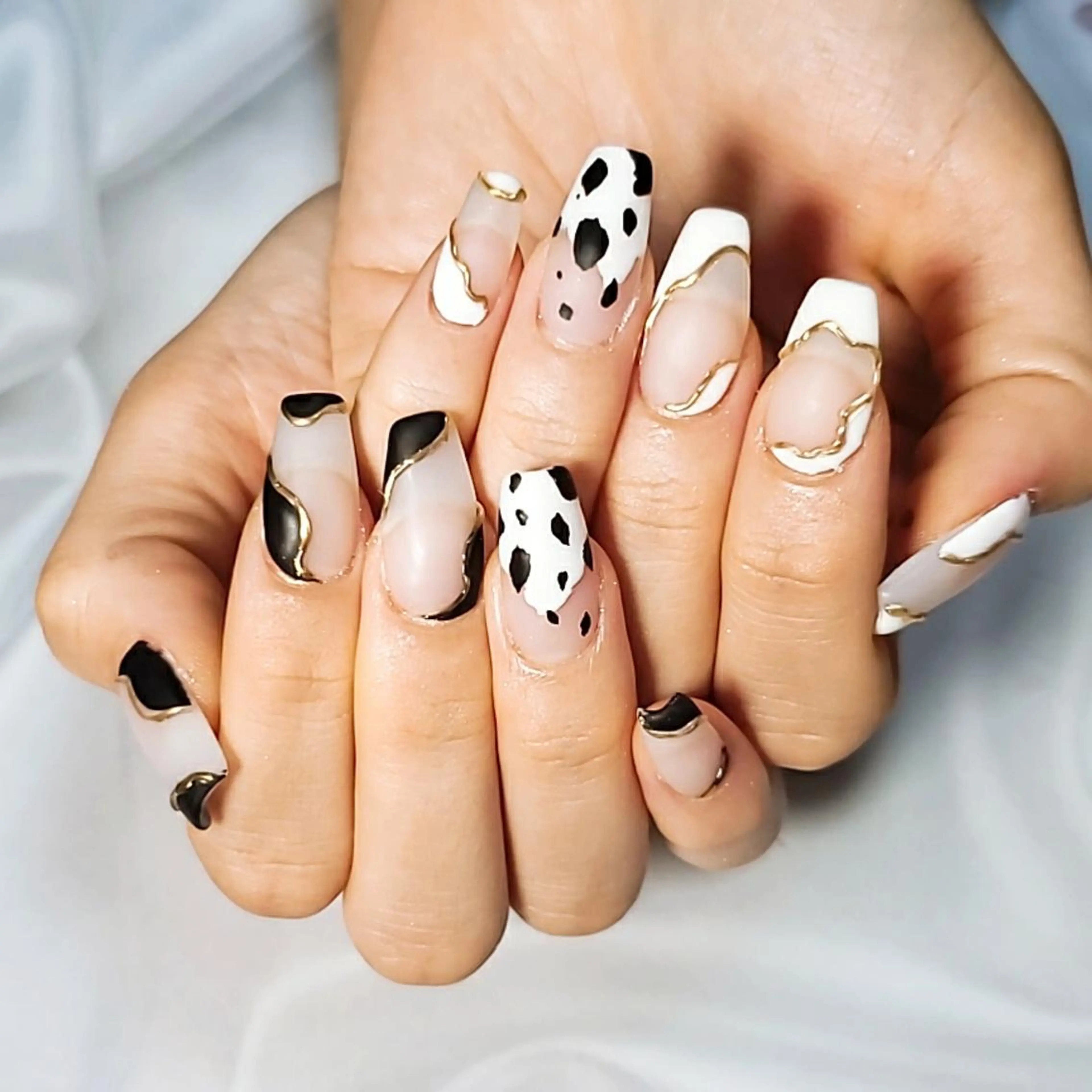 ネイル ハンドネイル ビジュード ネイルのネイルデザイン