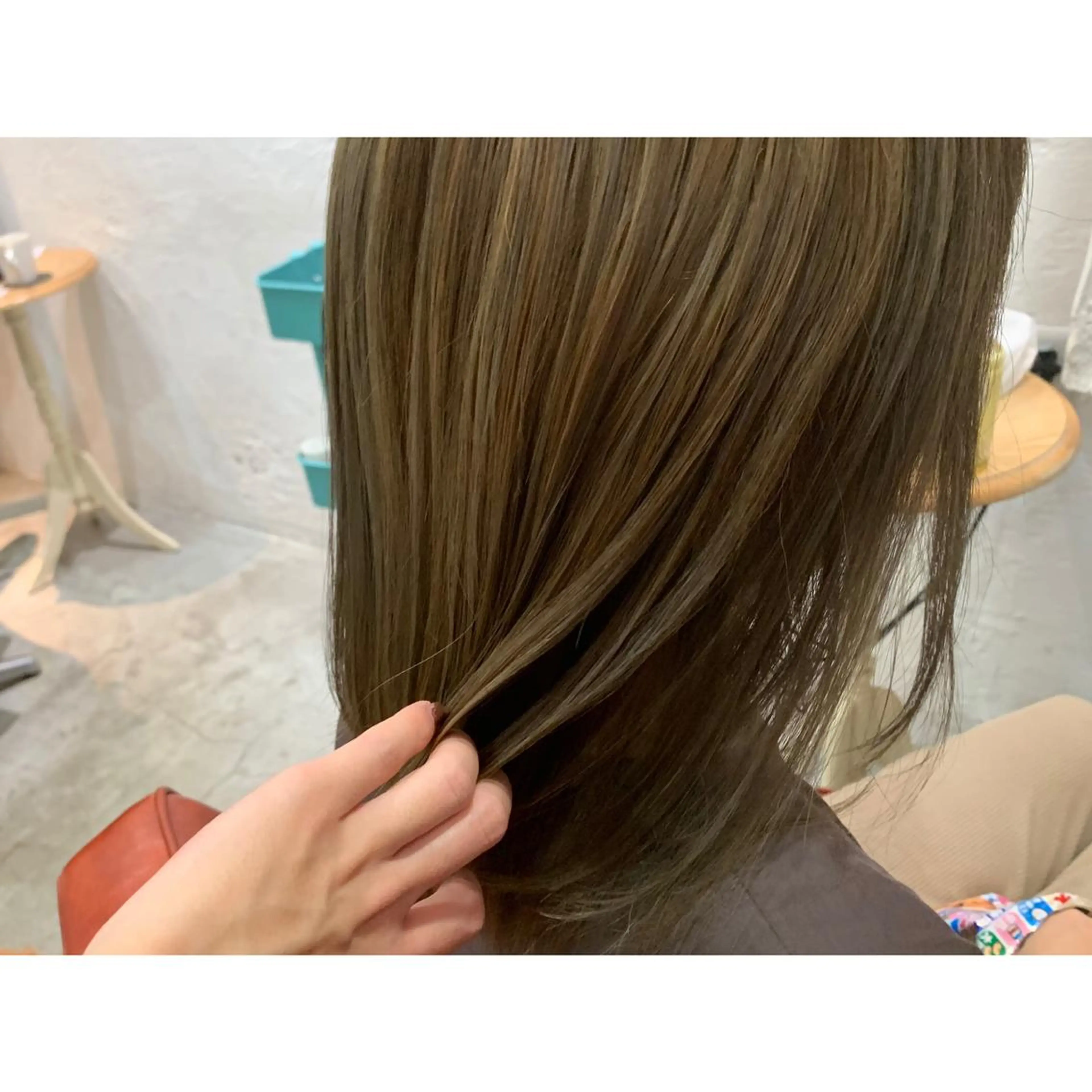 セミロング カラー fio マナミのヘアスタイル