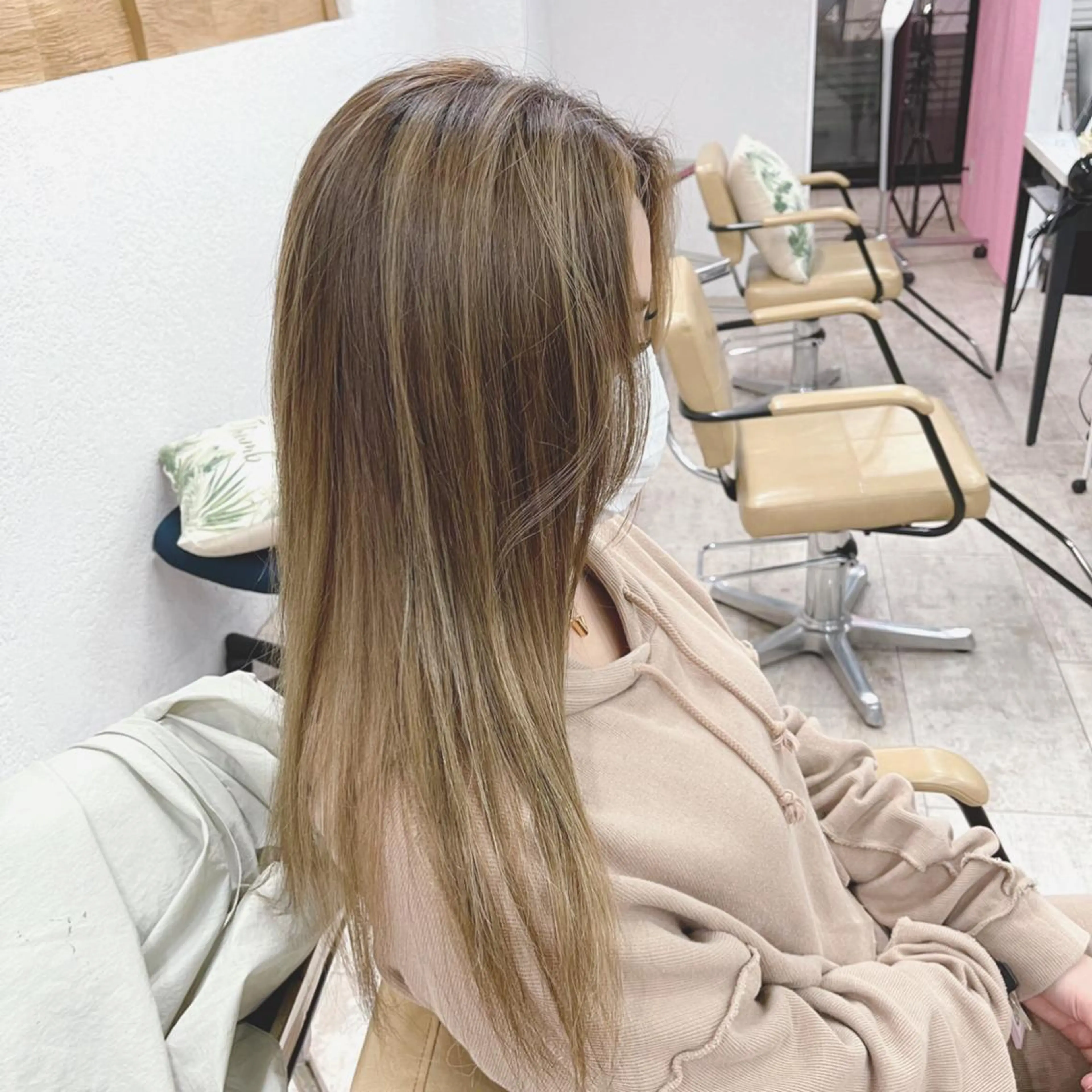 ロング カラー ハイライトカラー ハイライト カット ヘアカラー 🔥ブリーチカラー 槙川のヘアスタイル