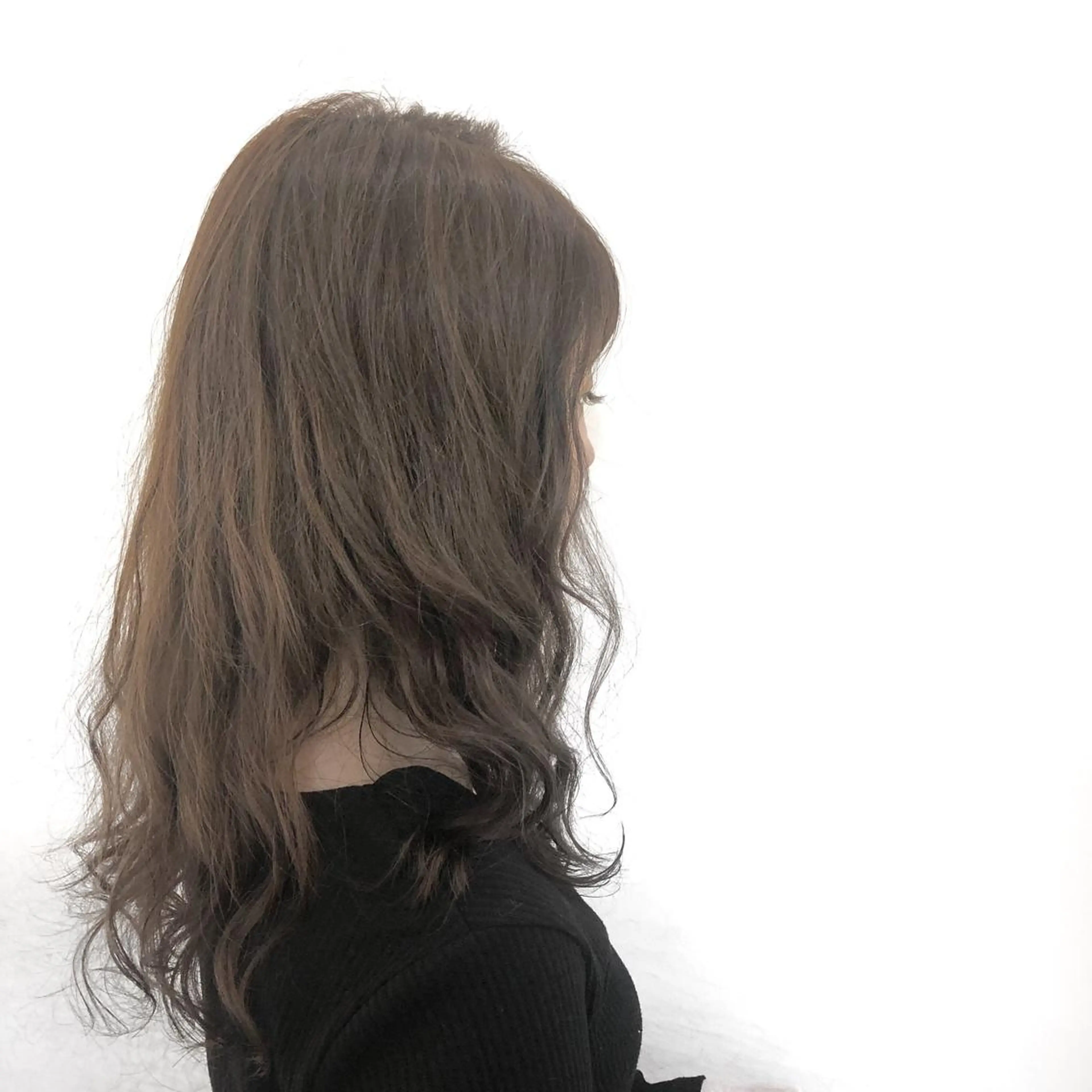 ロング カラー パーマ アッシュ ブリーチ デジタルパーマ 高橋胡桃🪽 ディレクターのヘアスタイル