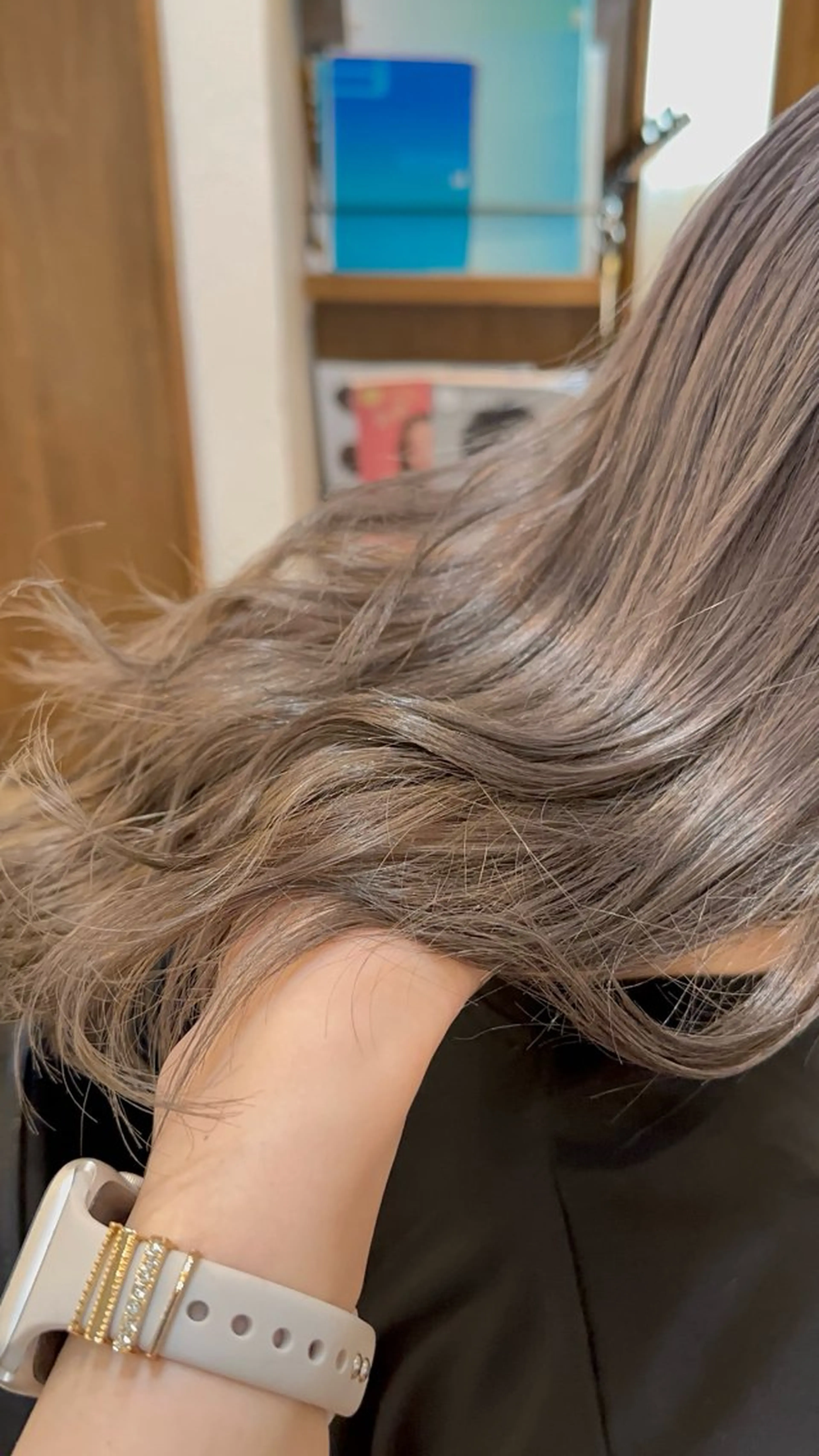 ミディアム カラー ヘアカラー lafith hair pur 梅田茶屋町店所属・ブリーチなしベージュ カラー佐藤華厘のヘアスタイル