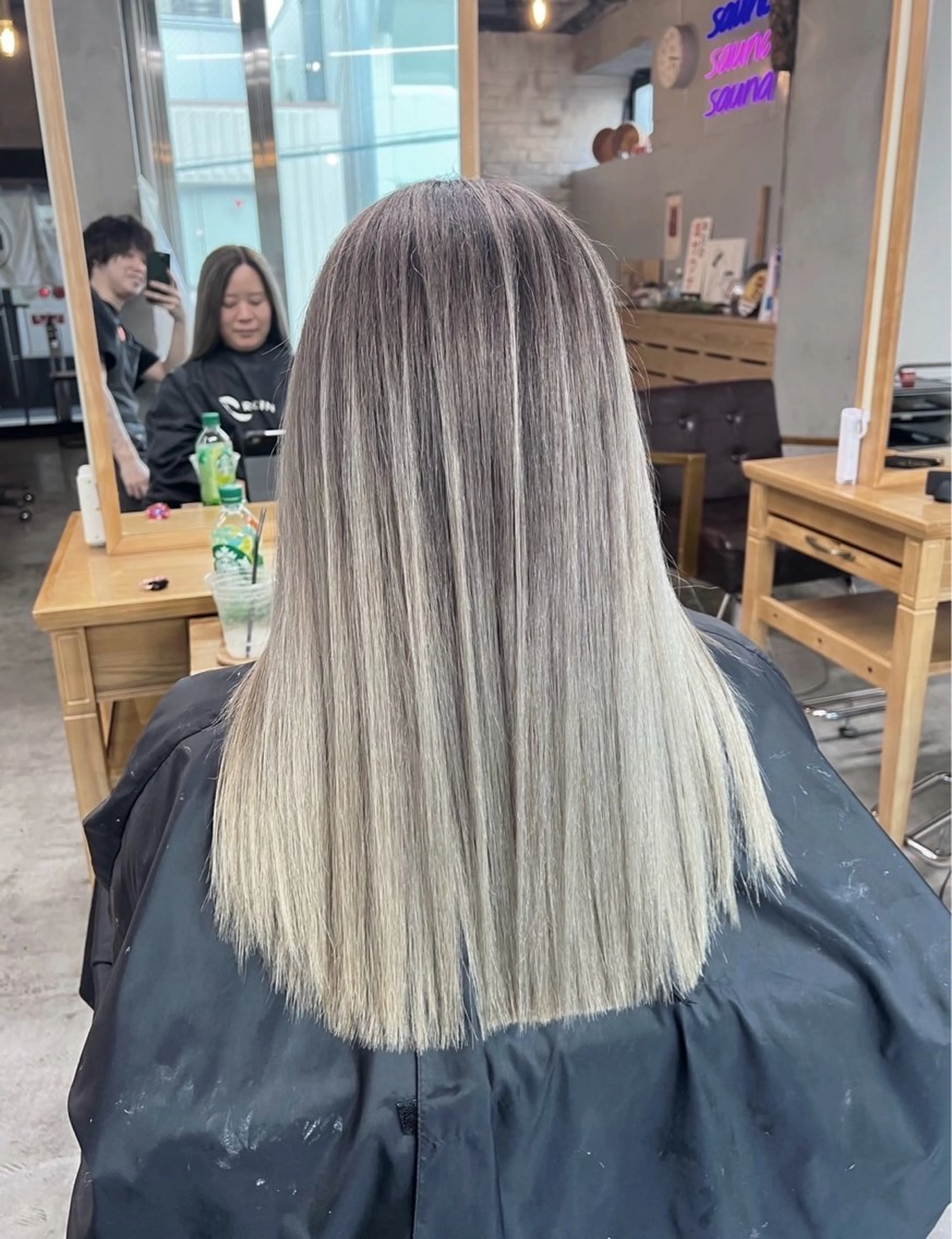 セミロング カラー バレイヤージュ レイヤーカット ヘアカラー トリートメント ROBIN所属・指名数No.1 /NAOYAのヘアスタイル