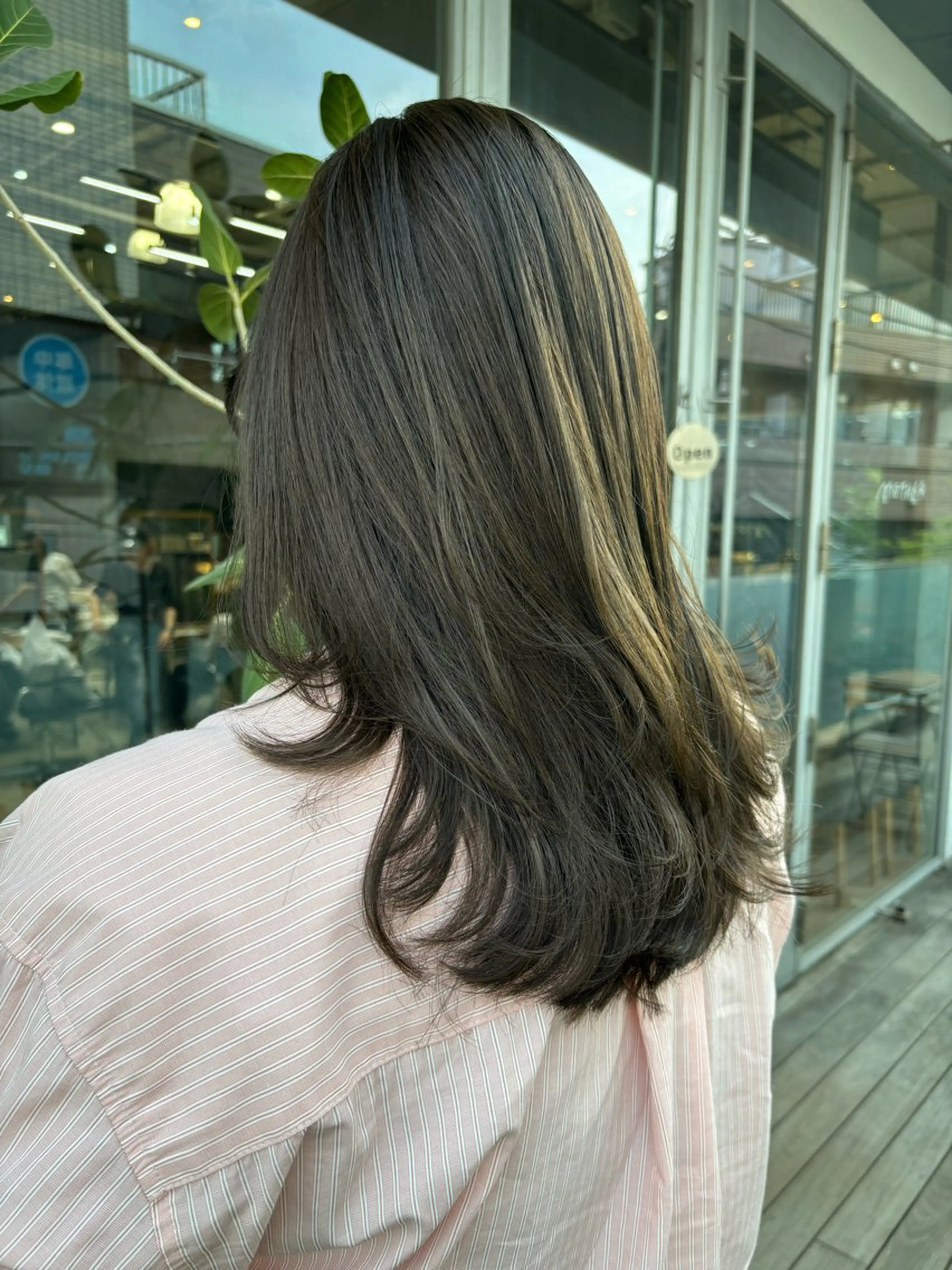 ミディアム カラー パーマ ヘアアレンジ オリーブカラー カット ヘアカラー トリートメント ヘッドスパ ヘアセット 押切 響　のヘアスタイル