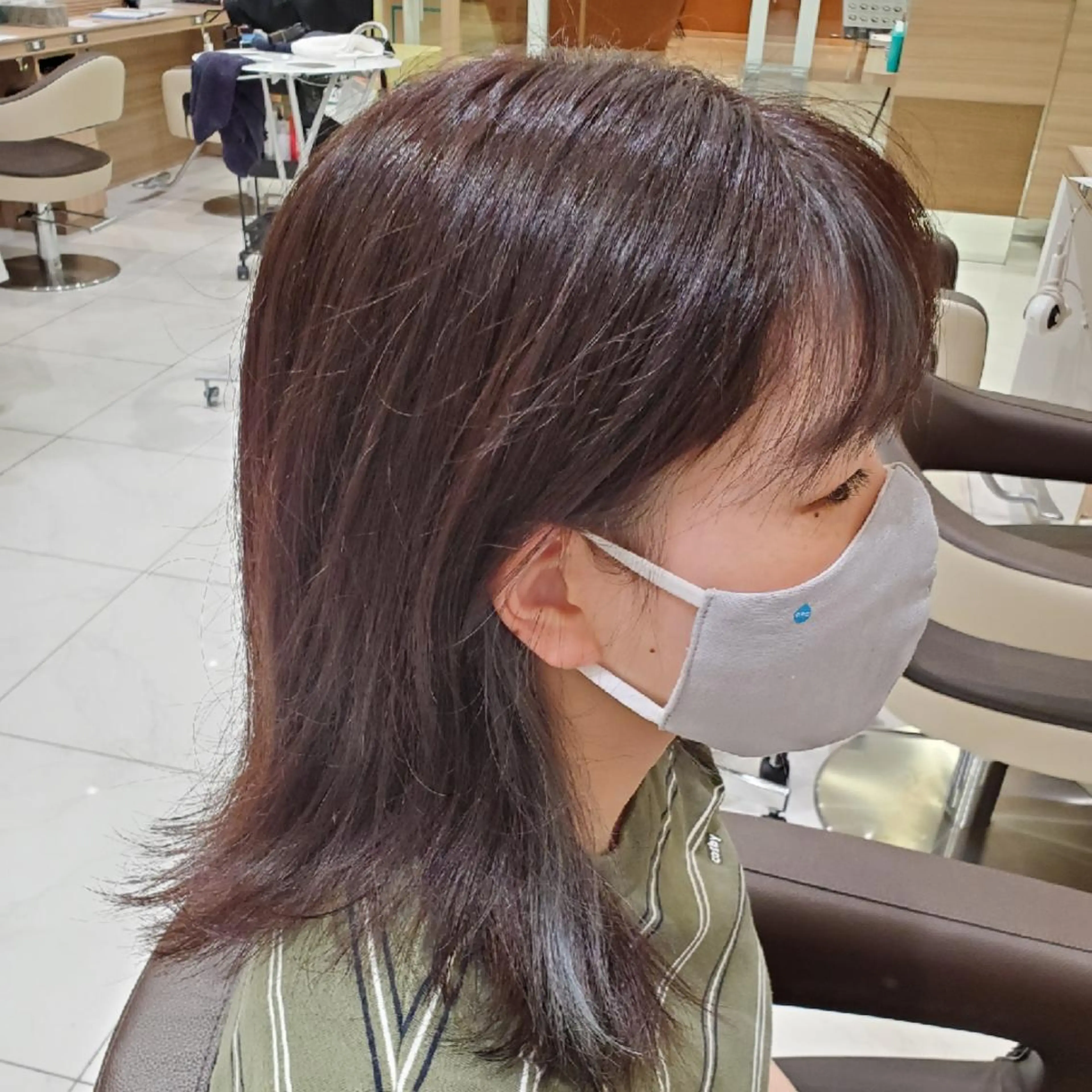 ミディアム カラー アッシュ ベージュカラー ブリーチ ブルーカラー イヤリングカラー 中村 和貴のヘアスタイル