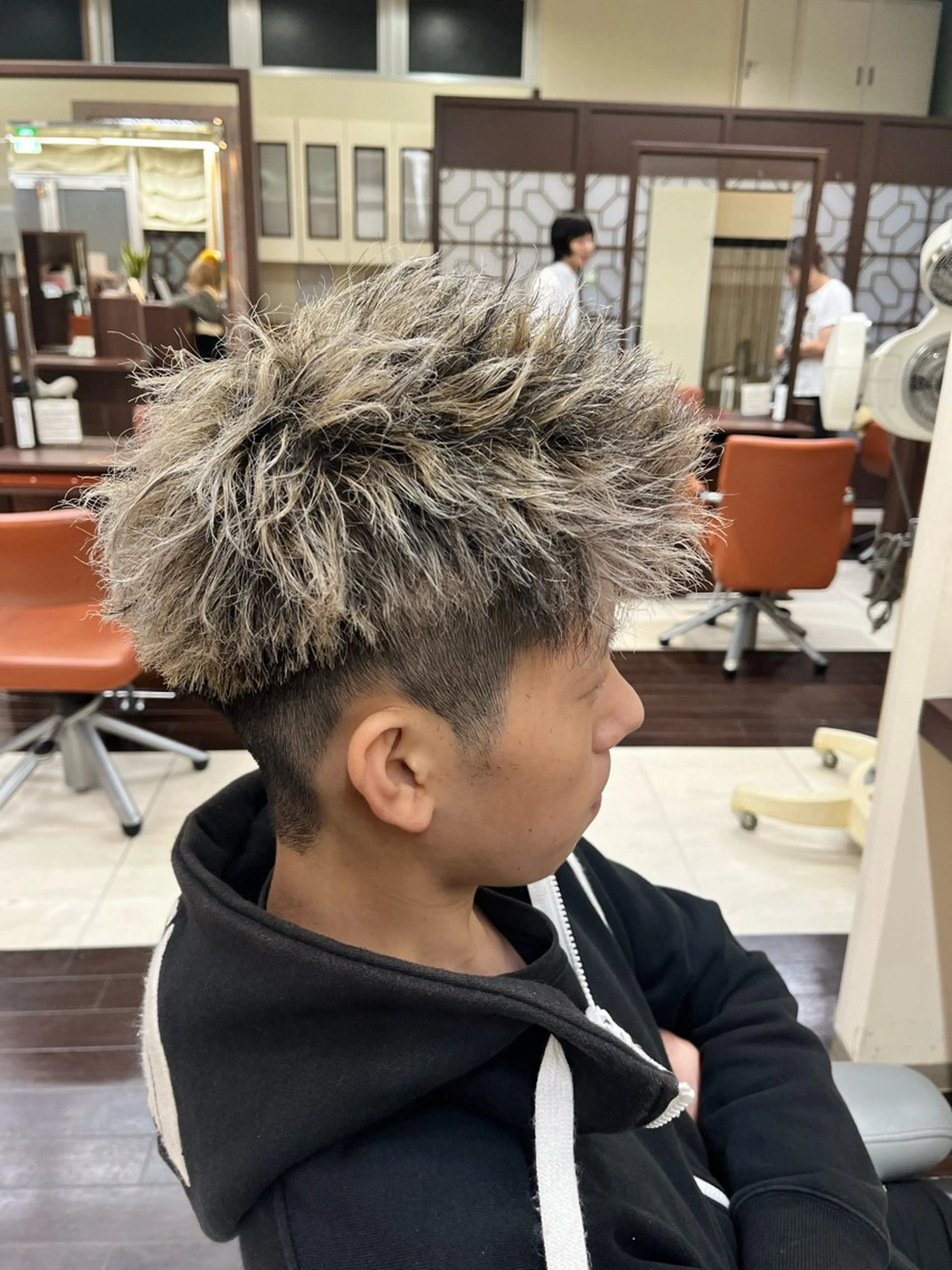 ショート カラー パーマ メンズ メンズメッシュ モヒカン メンズパーマ ツイストスパイラルパーマ メッシュ AROH  men's cut&men's perm 船橋店所属・🧊メンズ特化🧊 高木航希のヘアスタイル