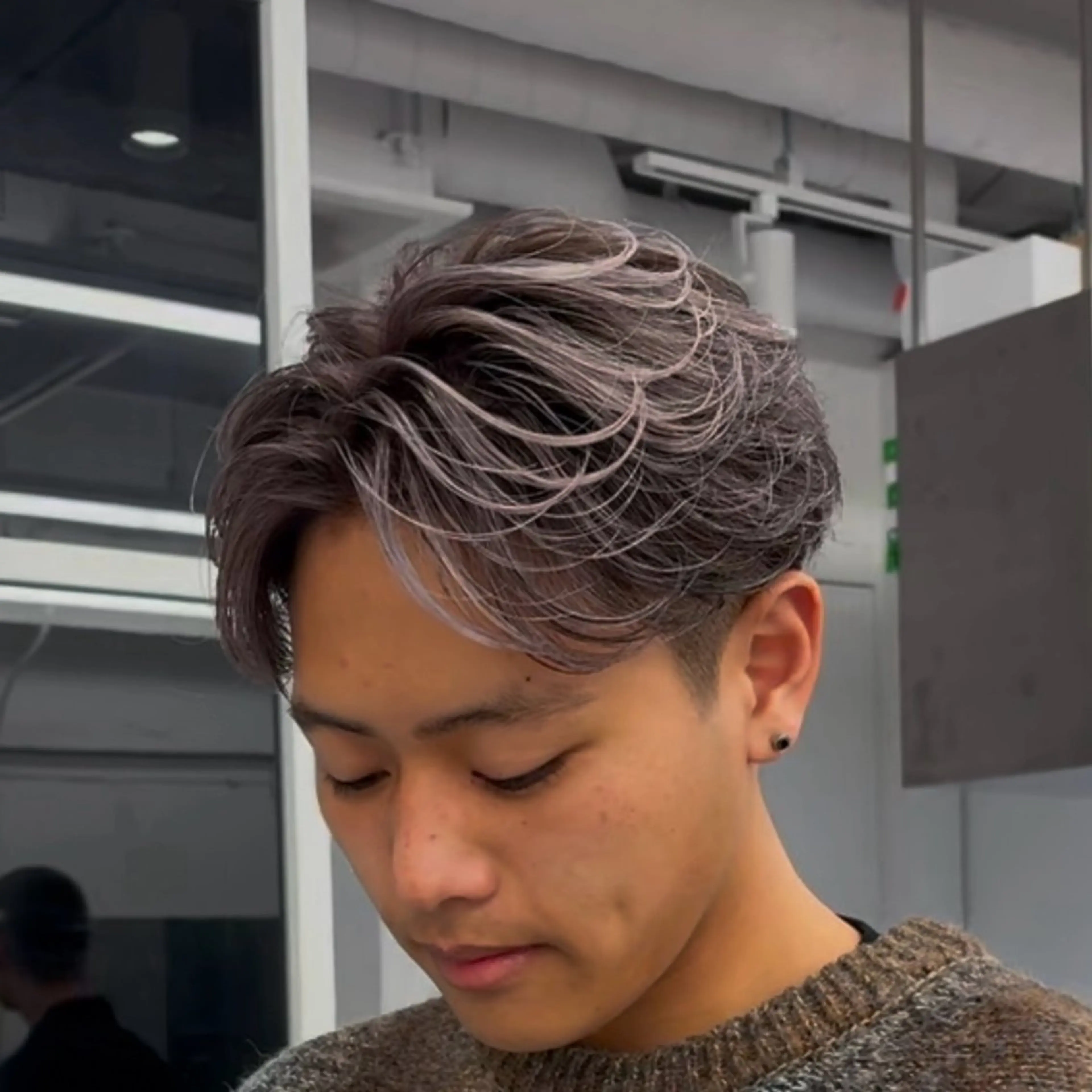 ミディアム カラー メンズ カット ヘアカラー メンズバレイヤージュ 🔥メンズカット🔥のヘアスタイル