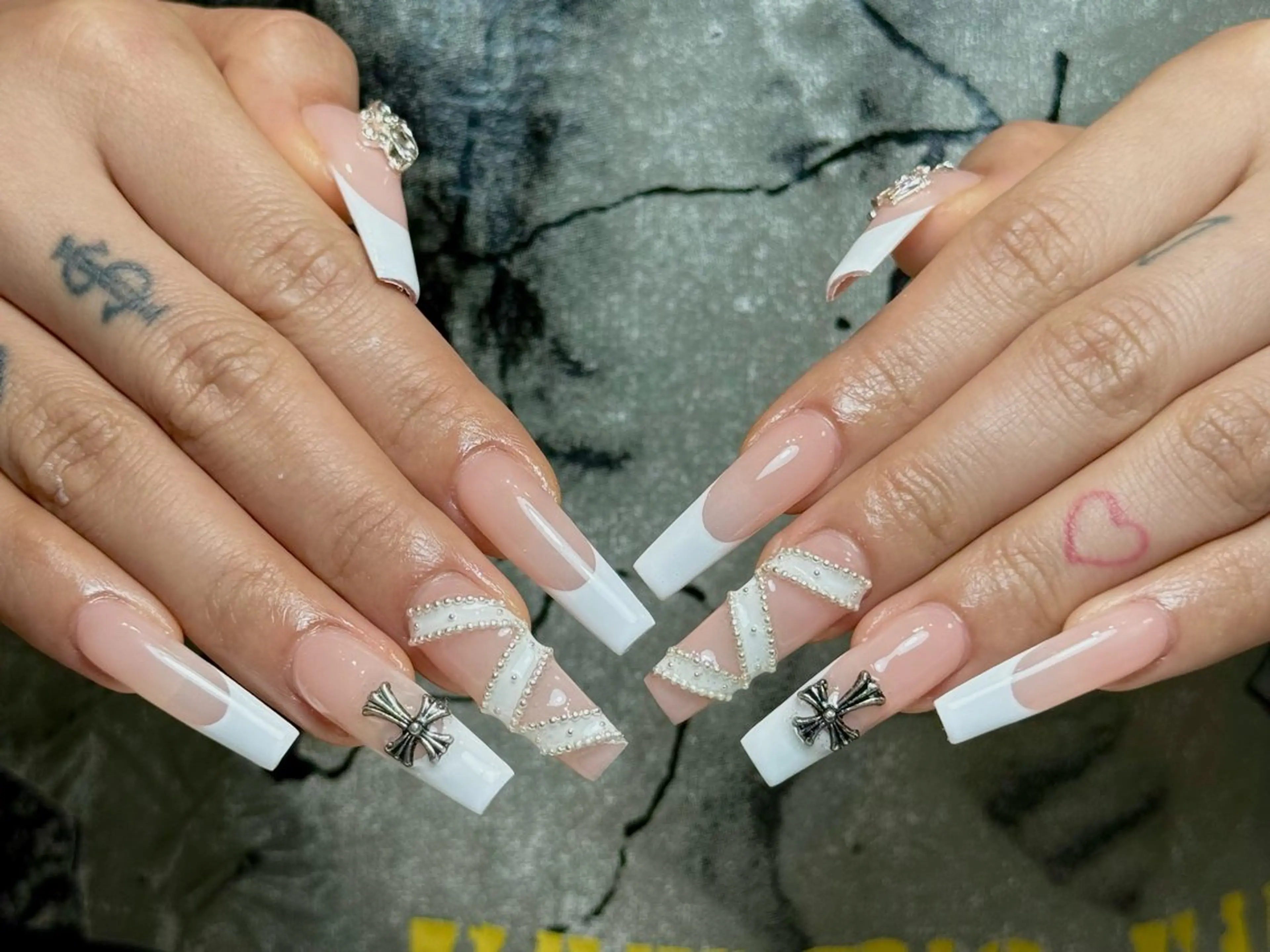 ネイル ボルドー ブラウン チークネイル ドット フットネイル Julli ジュリのネイルデザイン