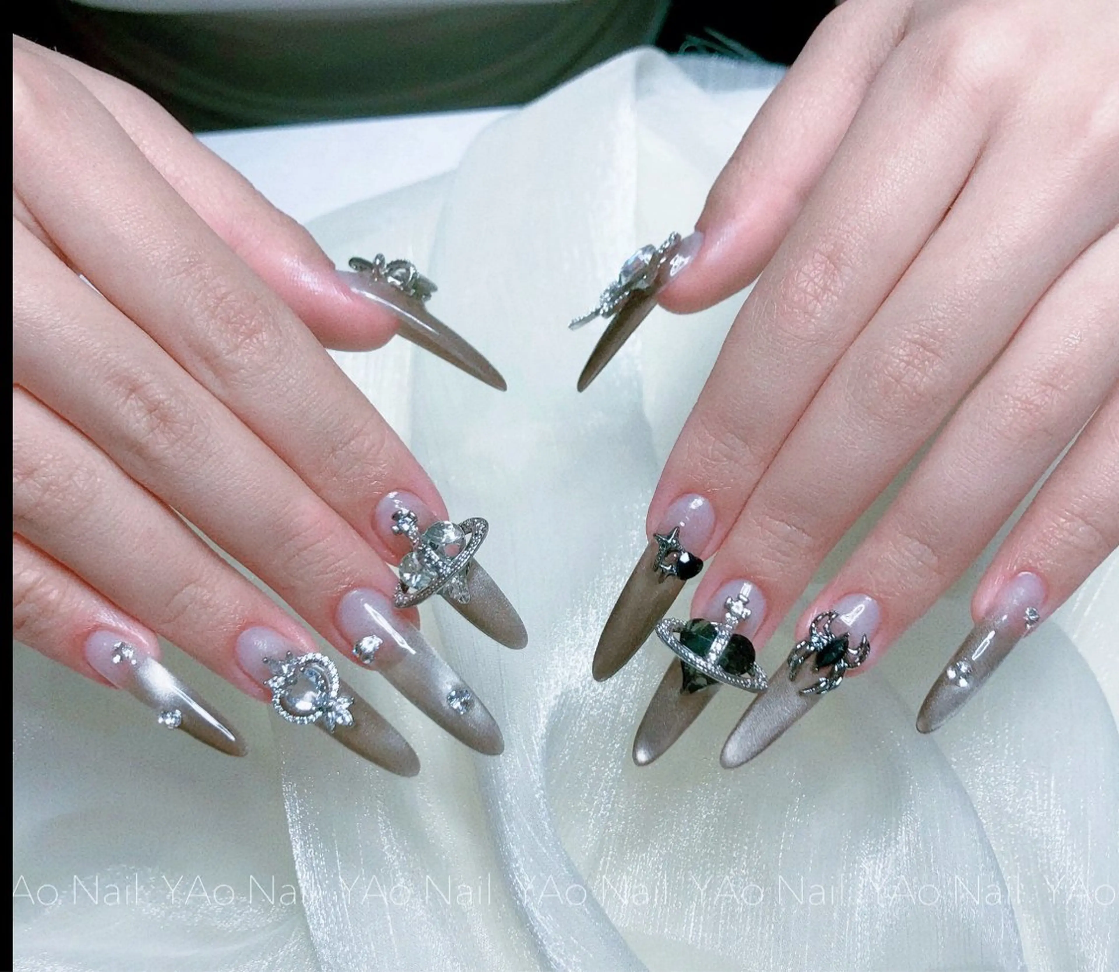 ロング ハンドネイル 小方 サトミのネイルデザイン