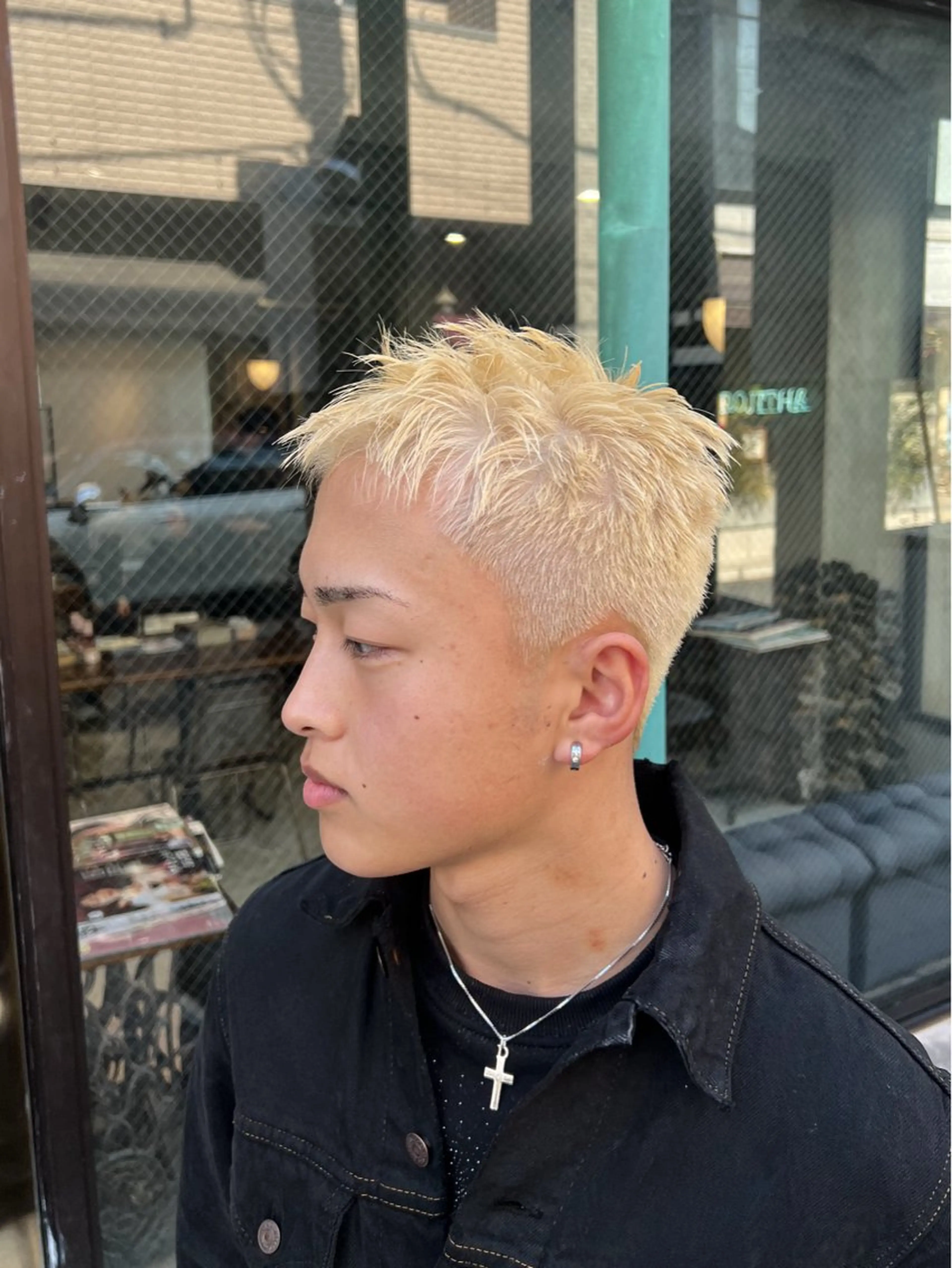 ショート カラー ヘアアレンジ メンズ メンズブリーチ フェードカット メンズハイトーン メンズ韓国風 スパイキーショート カット ヘアカラー トリートメント レイヤー/艶髪矯正 🪐takushiのヘアスタイル