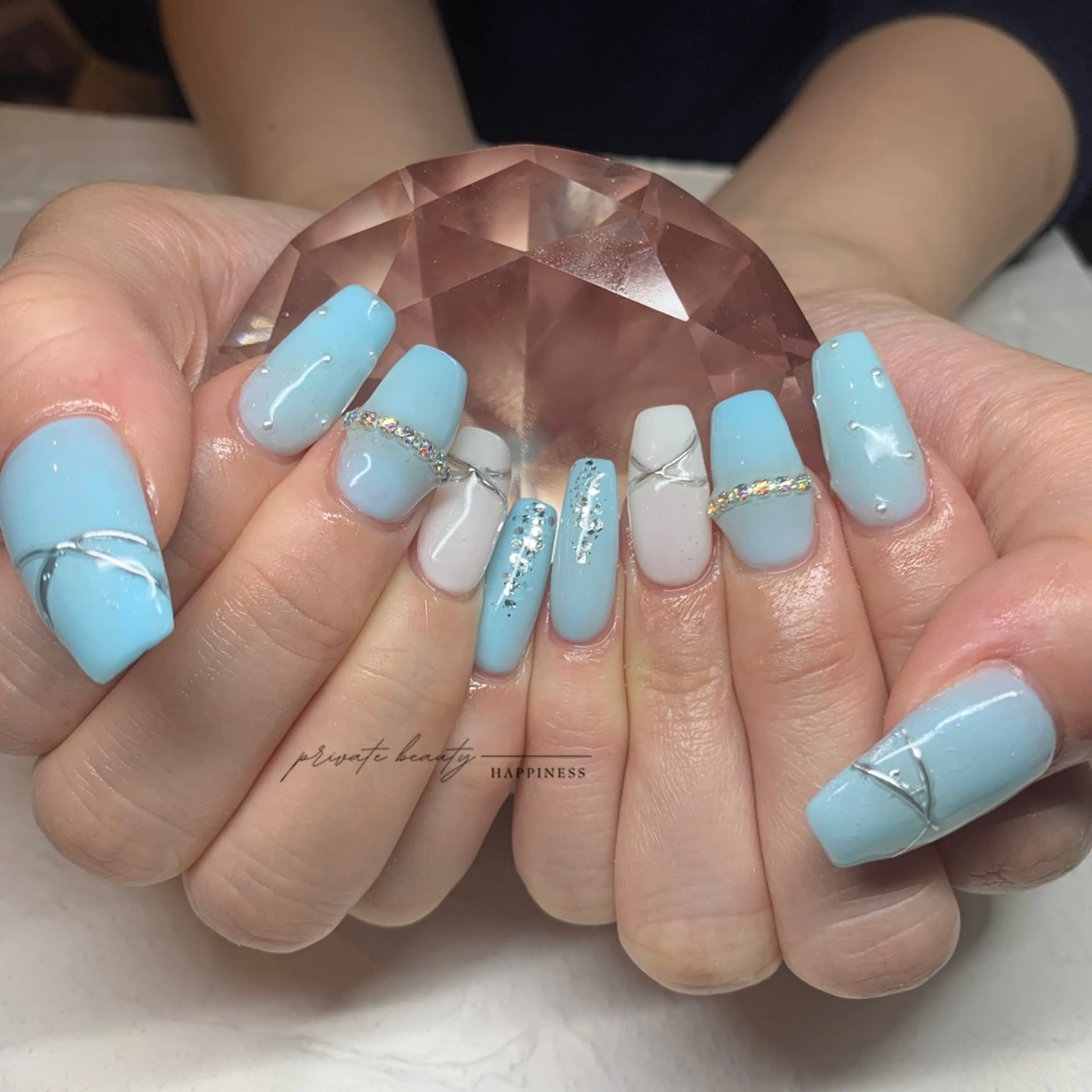 ネイル 長さ出し ロングネイル 持ち込み 赤色 スカルプネイル happiness nailのネイルデザイン