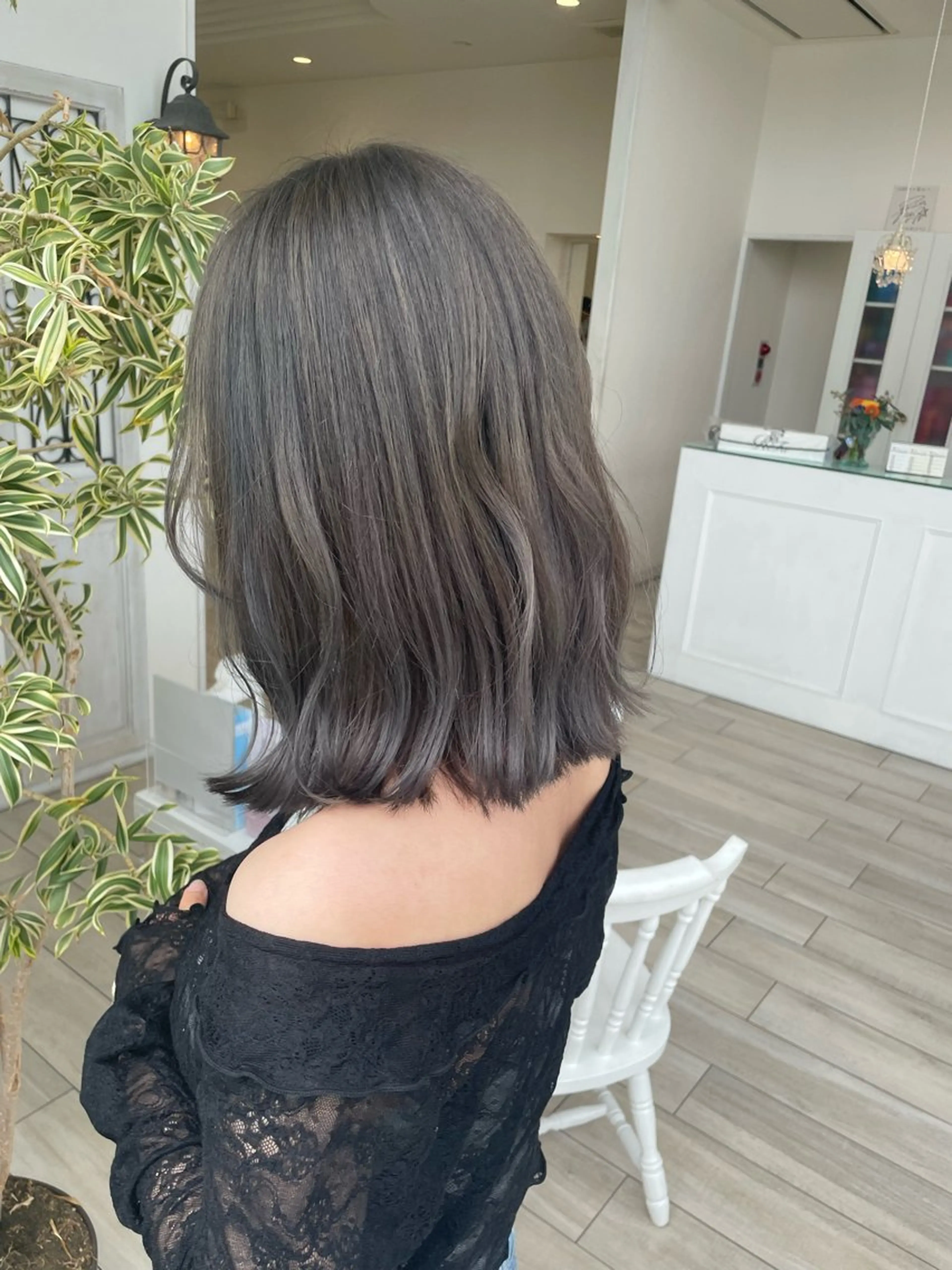 カラー ブリーチ 透明感カラー ダブルカラー グレージュ 金澤 美怜のヘアスタイル