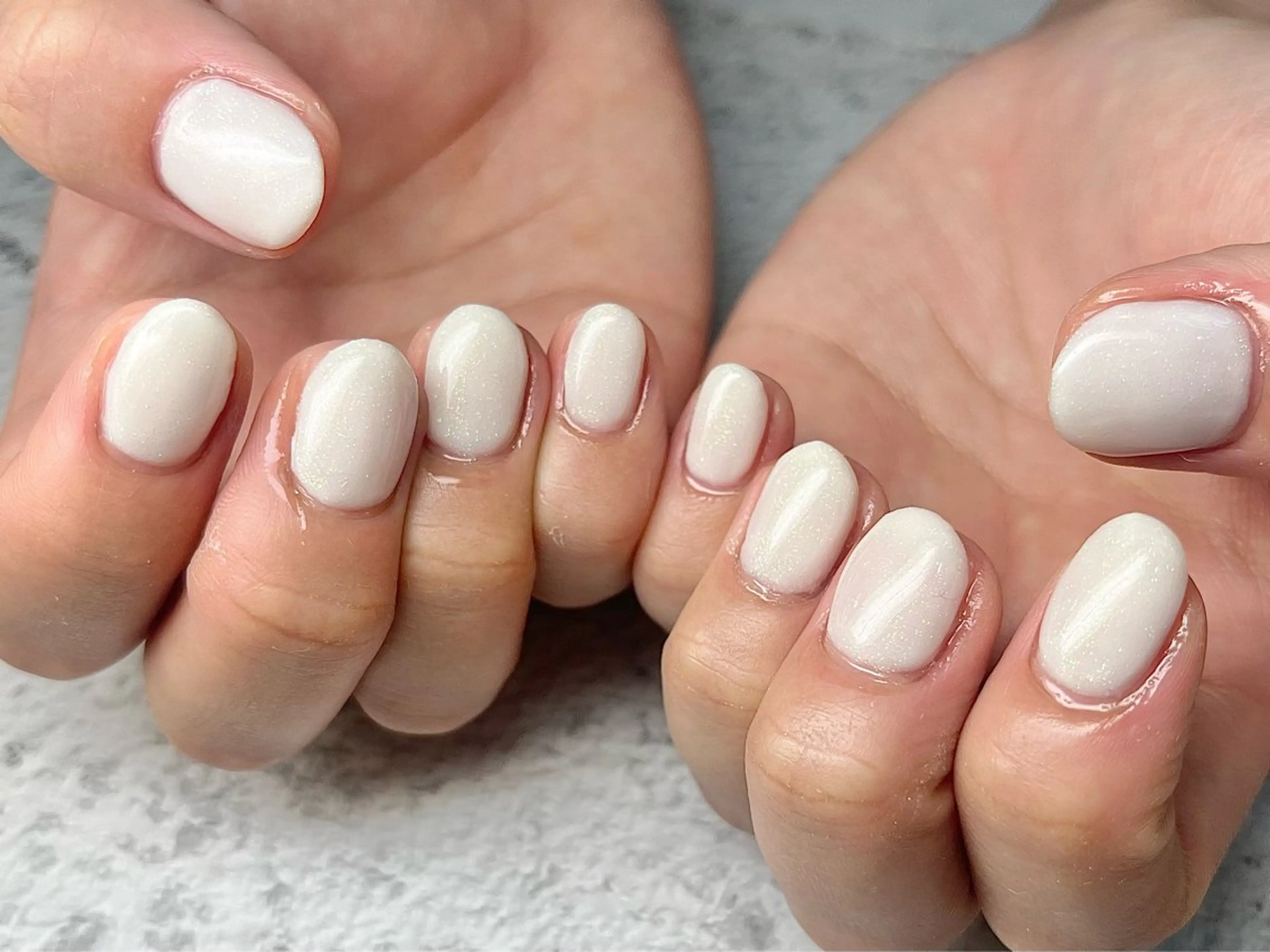 ネイル ラメ(グリッター) ショートネイル ホワイト Queen nail 北堀江 ASUKAのネイルデザイン