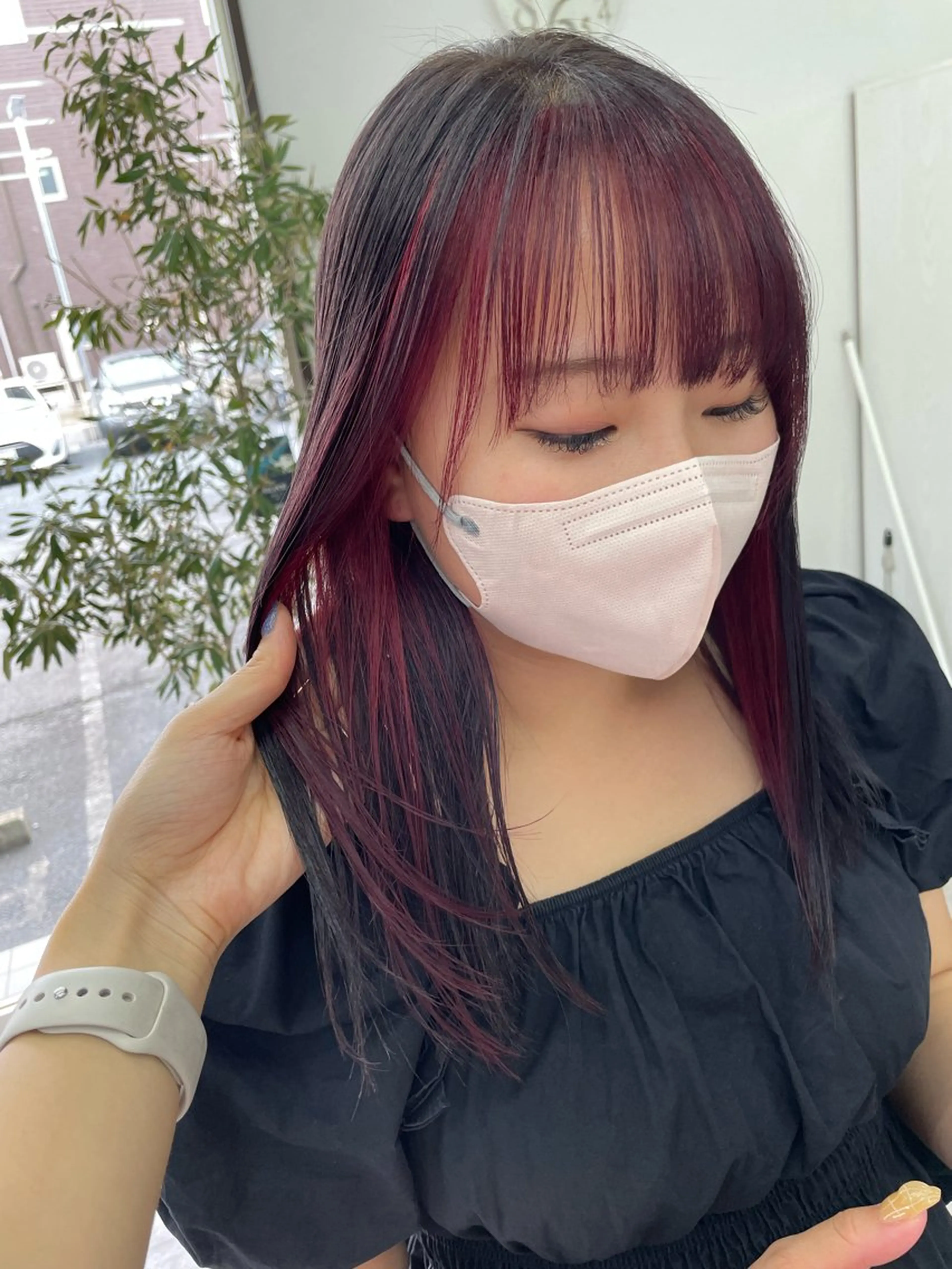 ミディアム カラー インナーカラー レッドカラー 顔周りカット オノ アカネのヘアスタイル