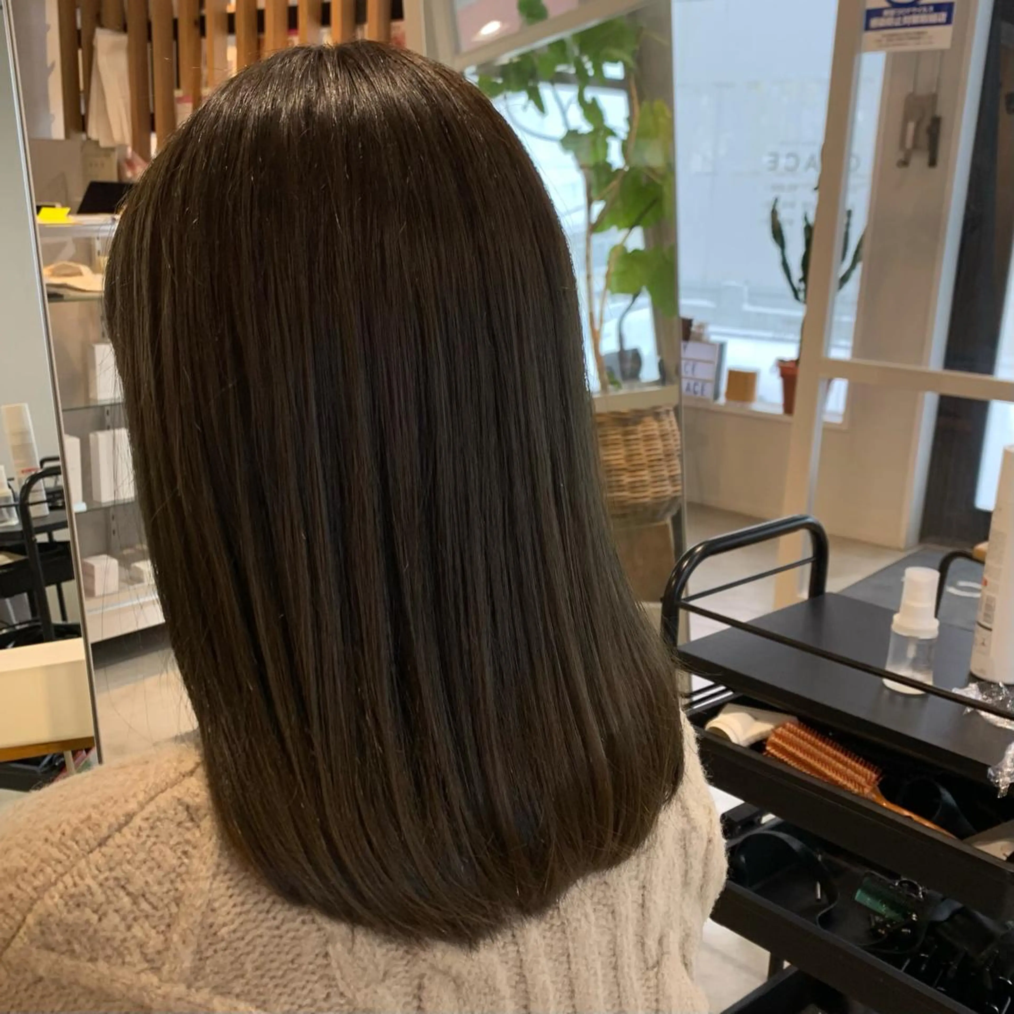 ミディアム カラー ベージュカラー オリーブベージュ CRACE「店長」 アヤカのヘアスタイル