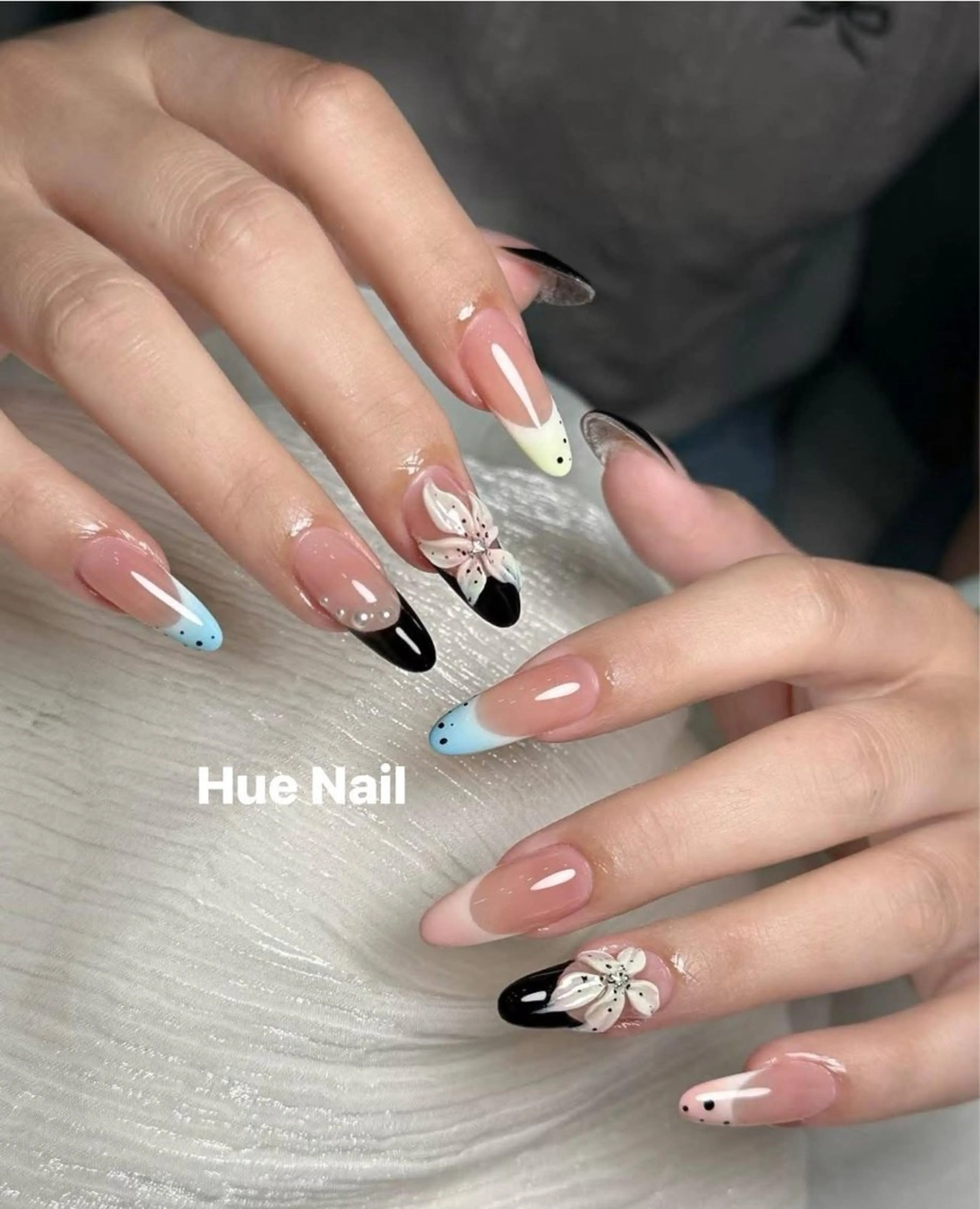 ミディアム HOANG NAILのネイルデザイン