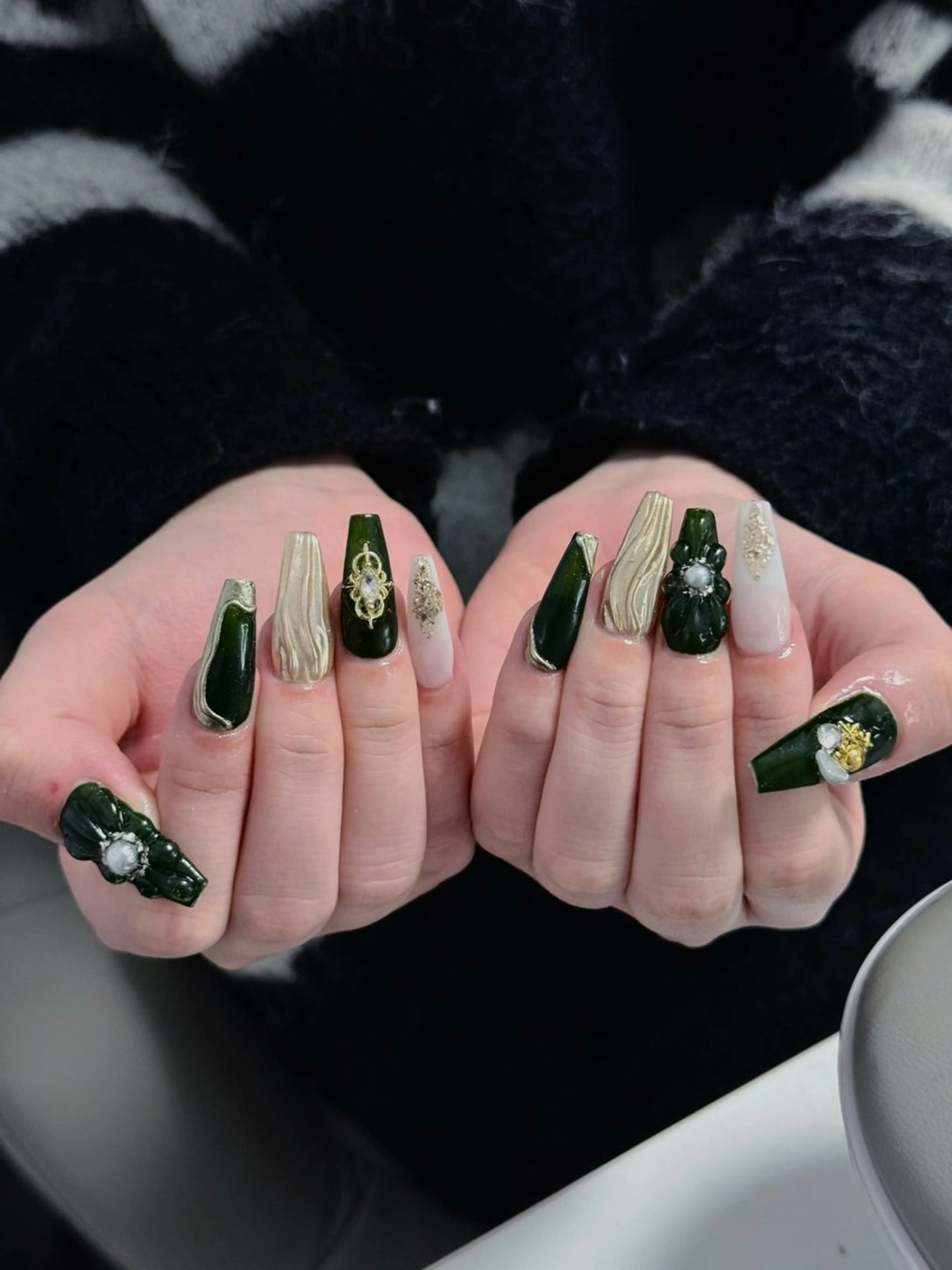 ネイル キラキラネイル ニュアンスネイル オフィスネイル 夏ネイル 冬ネイル ハンドネイル Kitty Nailのネイルデザイン