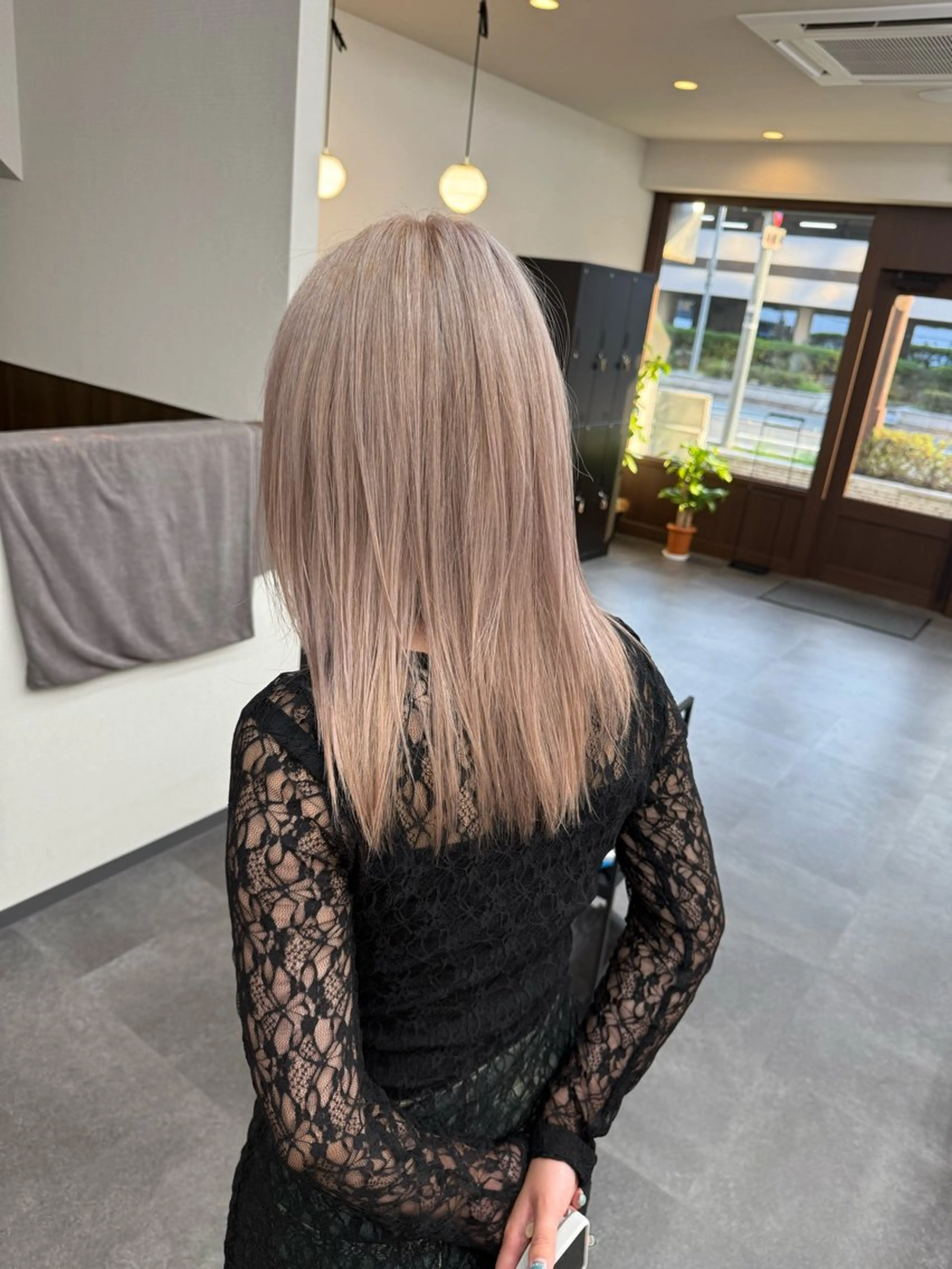 セミロング ヘアカラー enn.bleach by t.a.g所属・碇山 楓己のヘアスタイル