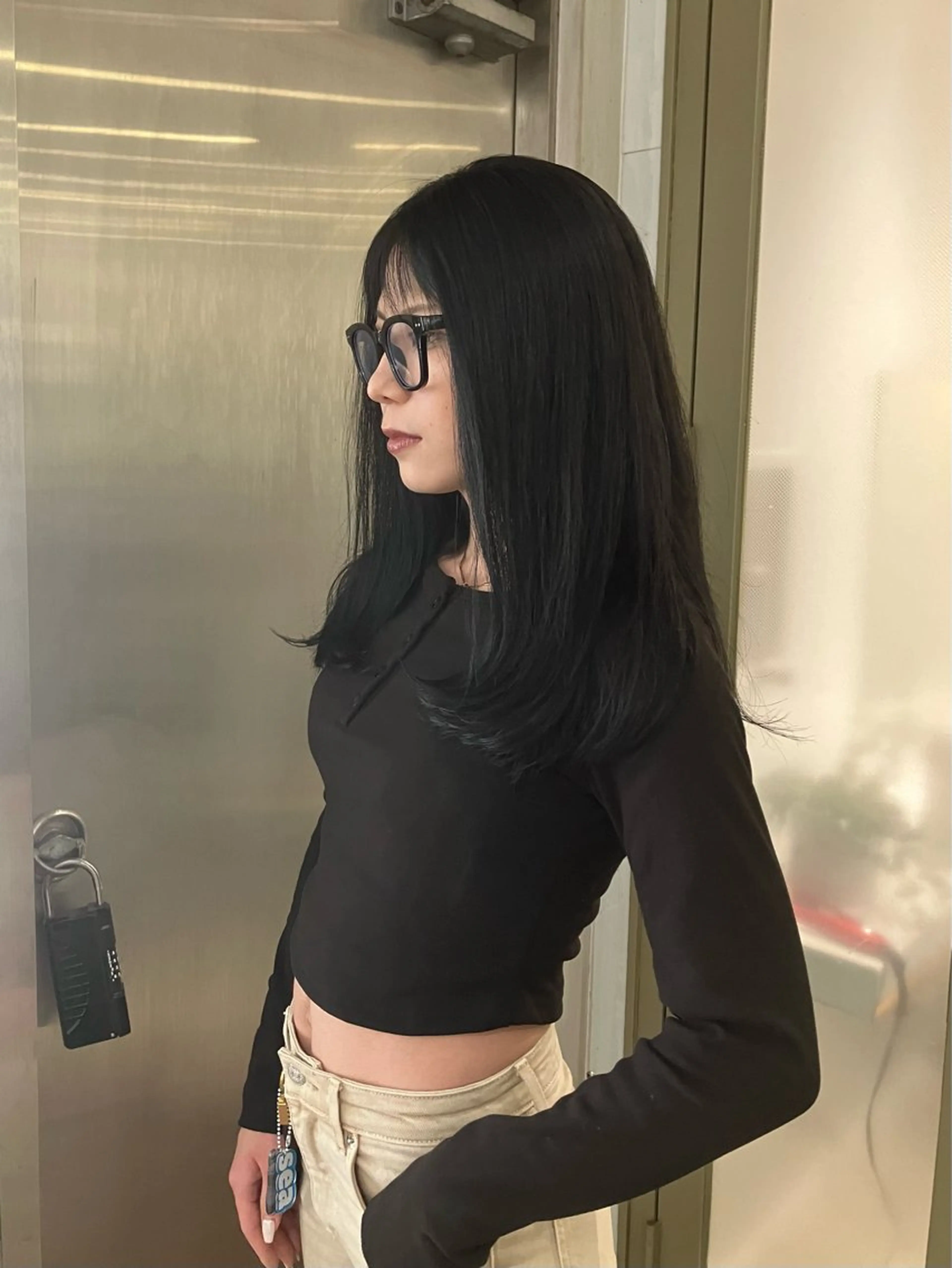 セミロング ミストバング 平松 里穗のヘアスタイル