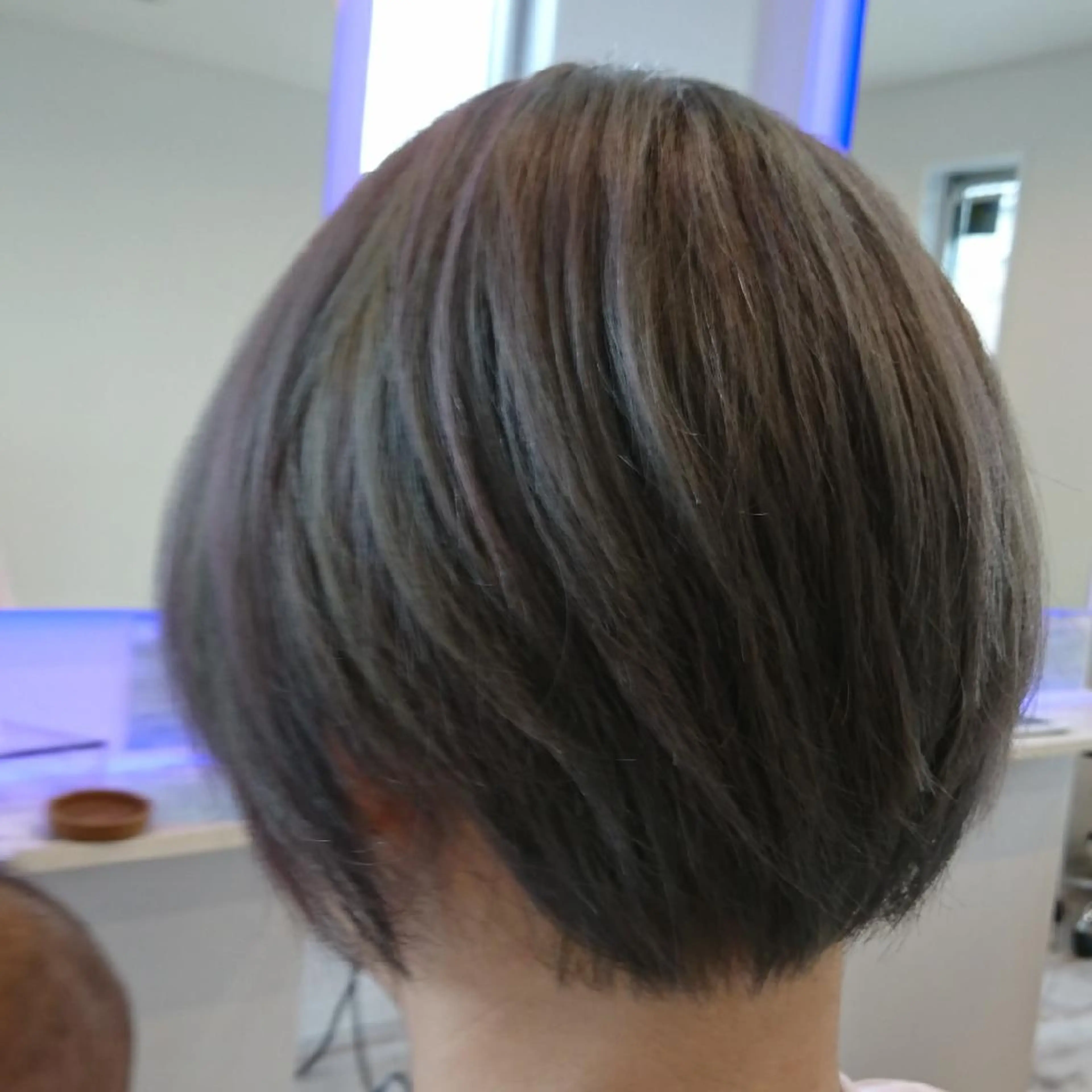 ショート カラー シルバー ボブ 中嶌 健一のヘアスタイル