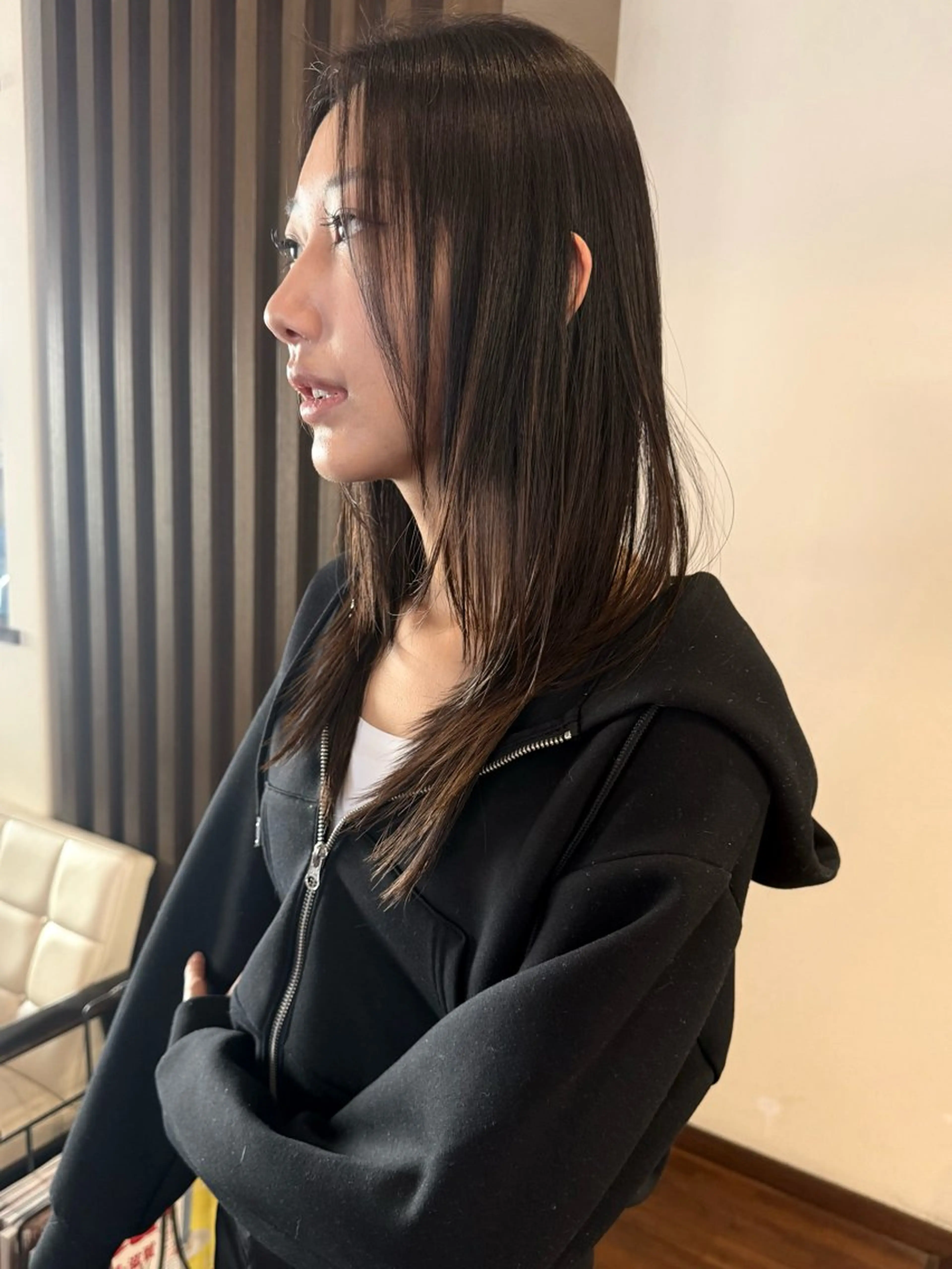 ミディアム カラー レイヤーカット ウルフカット ウルフレイヤー カット ヘアカラー トリートメント 田室 和幸のヘアスタイル