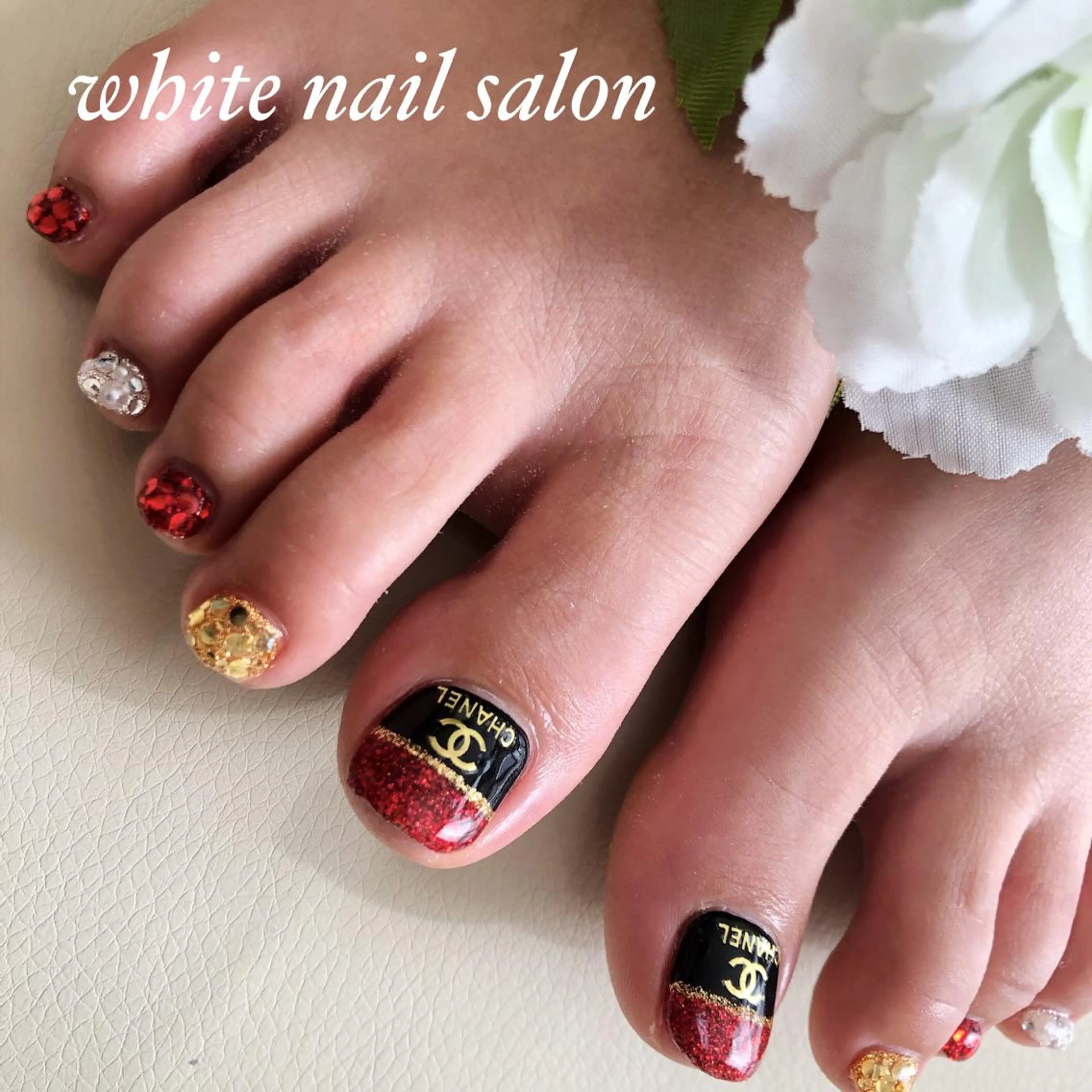 ネイル フットネイル ハート 持ち込み オフィスネイル フットネイル white nail salonのネイルデザイン