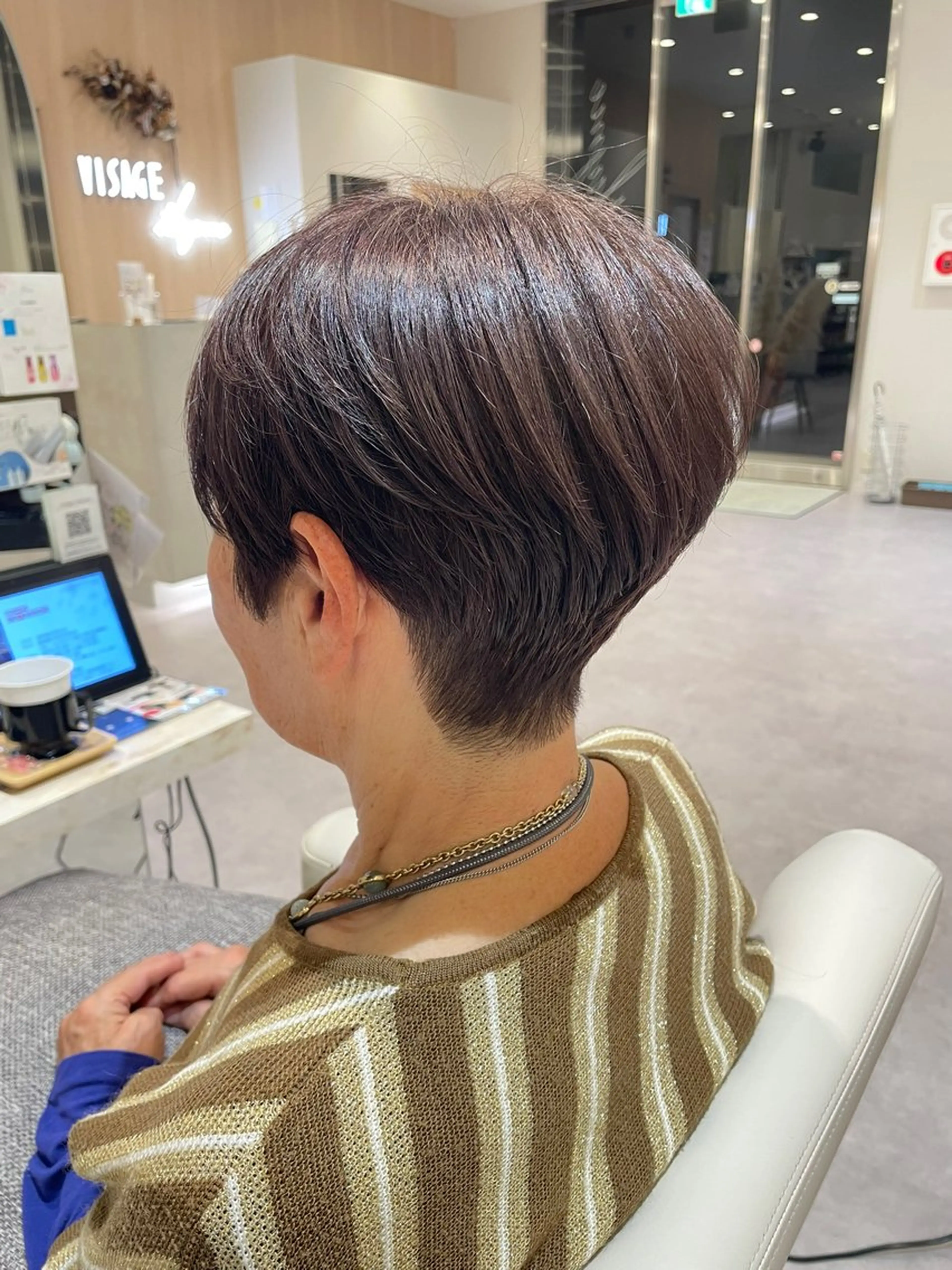 ショート 室川 花菜のヘアスタイル