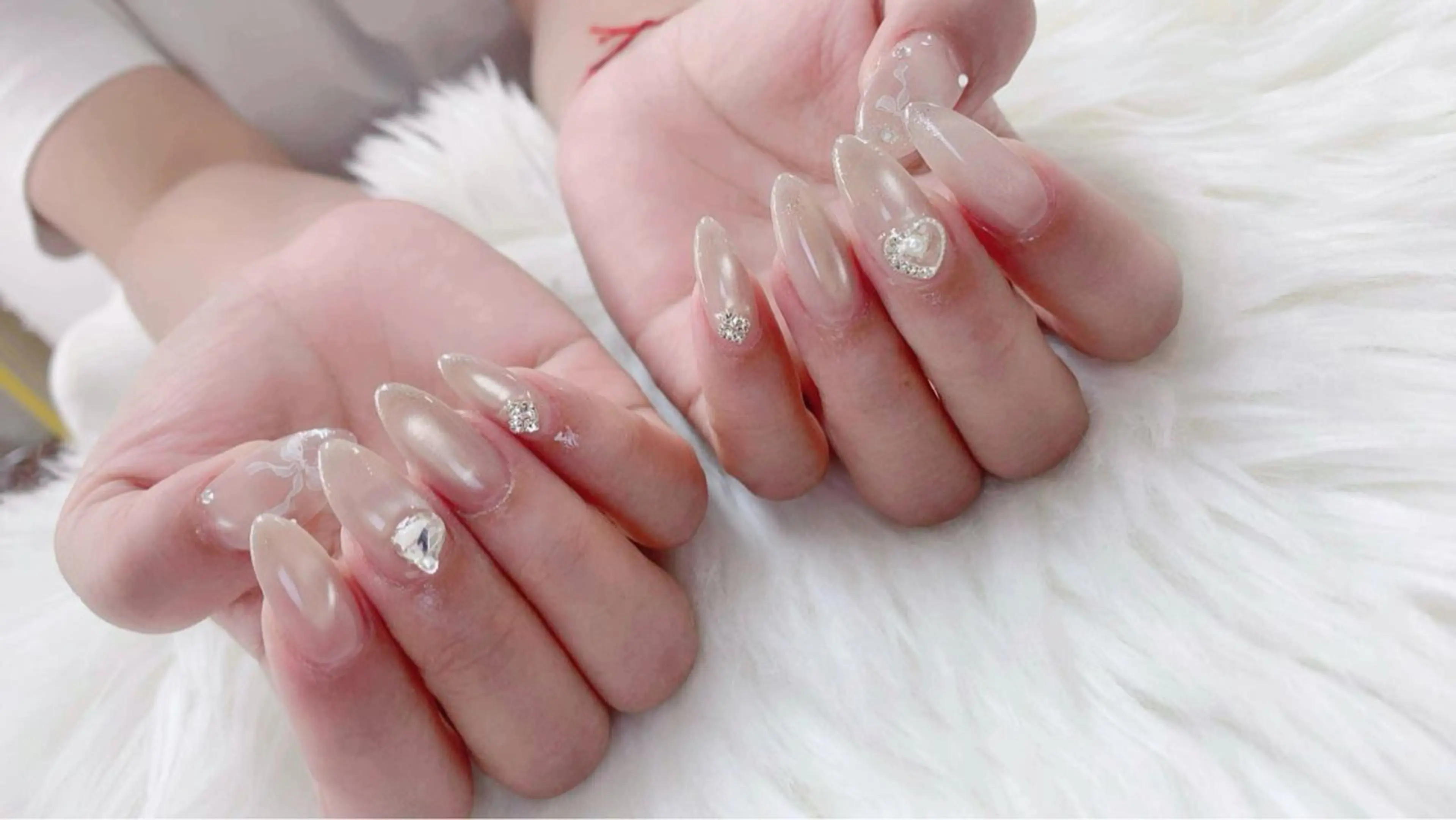 ネイル フレンチネイル グラデーション キラキラネイル 韓国ネイル マグネットネイル ハンドネイル ハンドケア Hara Nail 【パラジェル使用】のネイルデザイン