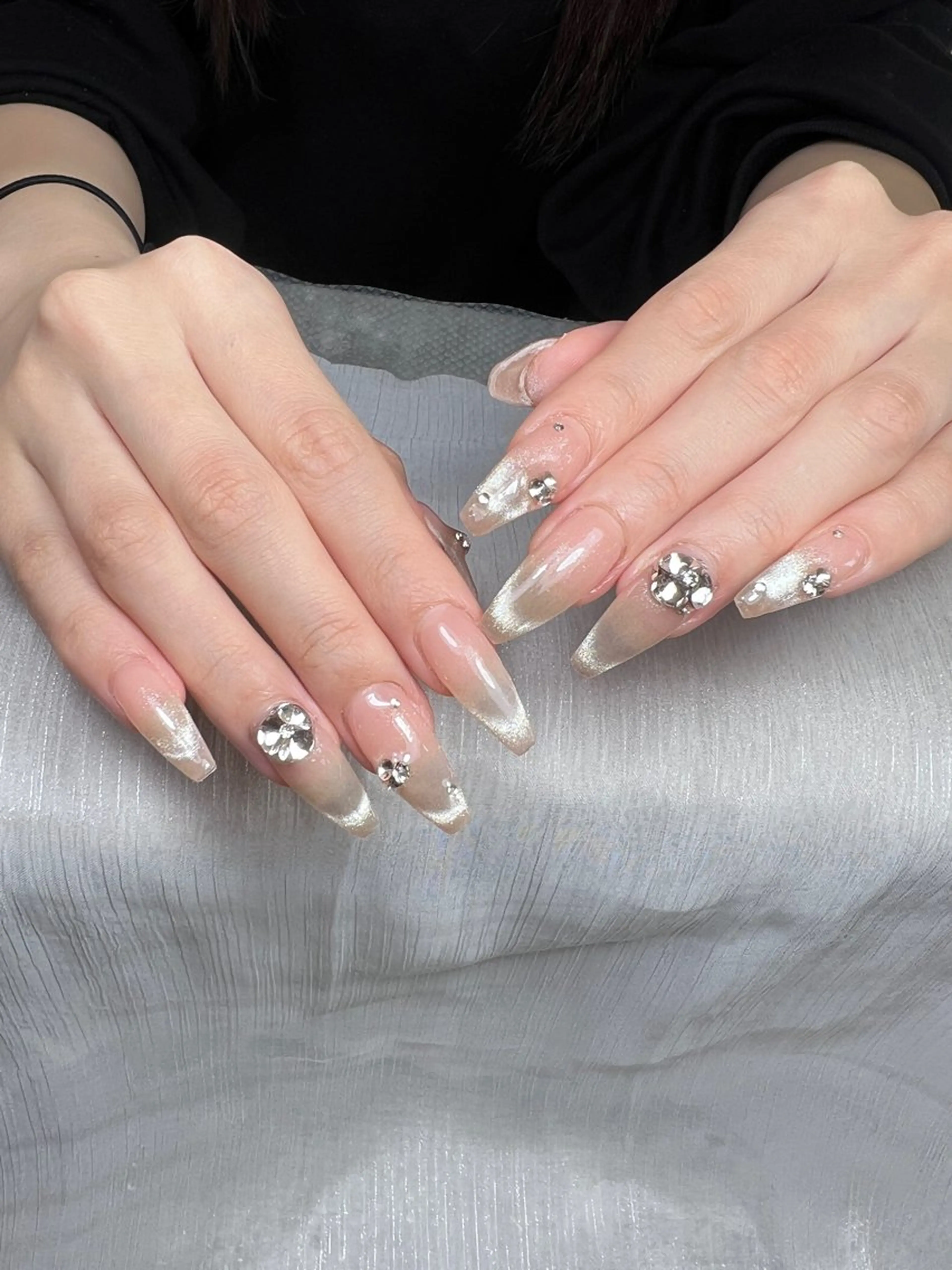 ネイル アートネイル オーロラネイル チークネイル 長さ出し フットネイル ハンドネイル フットネイル ハンドケア Noiranail_ studio川越西口のネイルデザイン