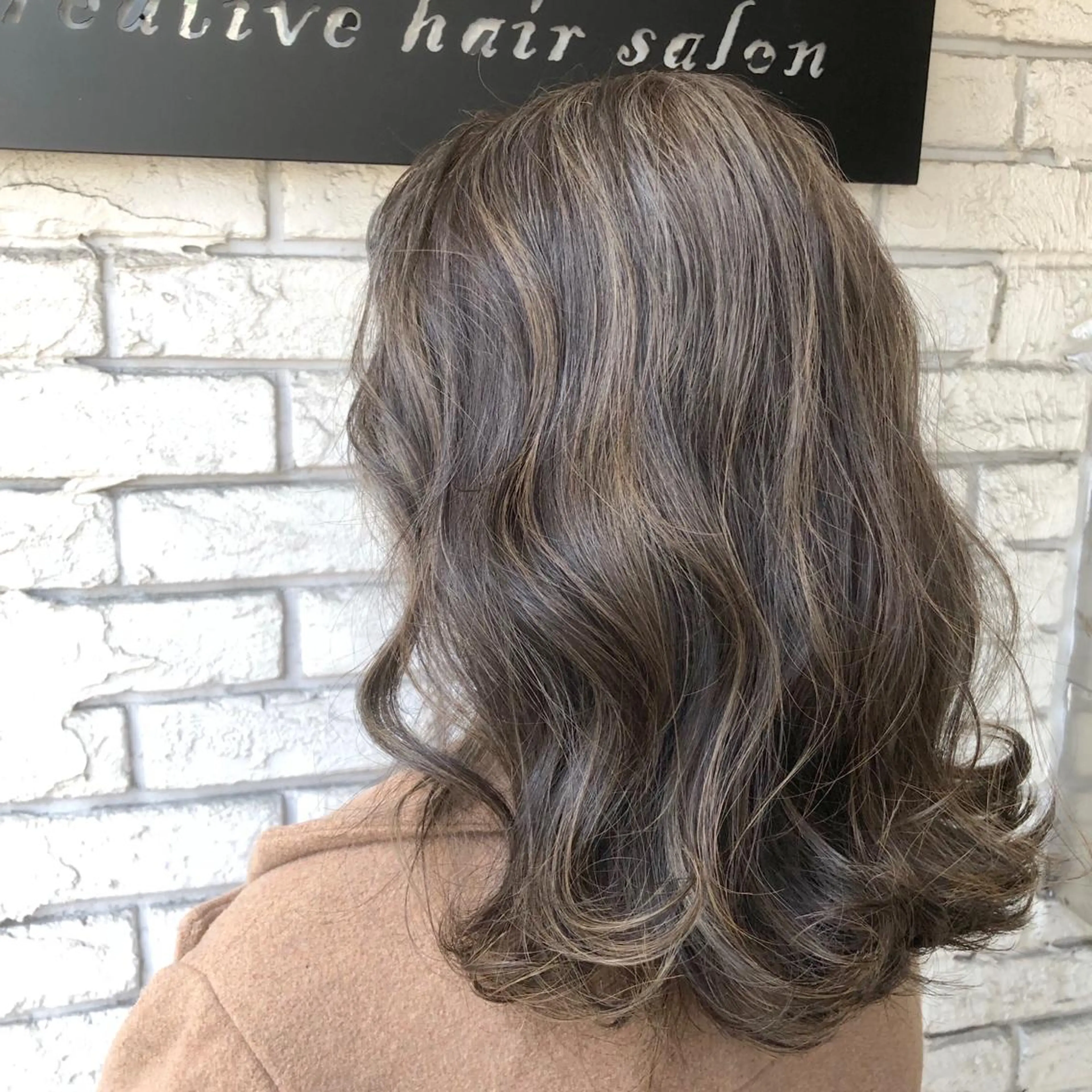 ミディアム カラー 工藤 綾華のヘアスタイル