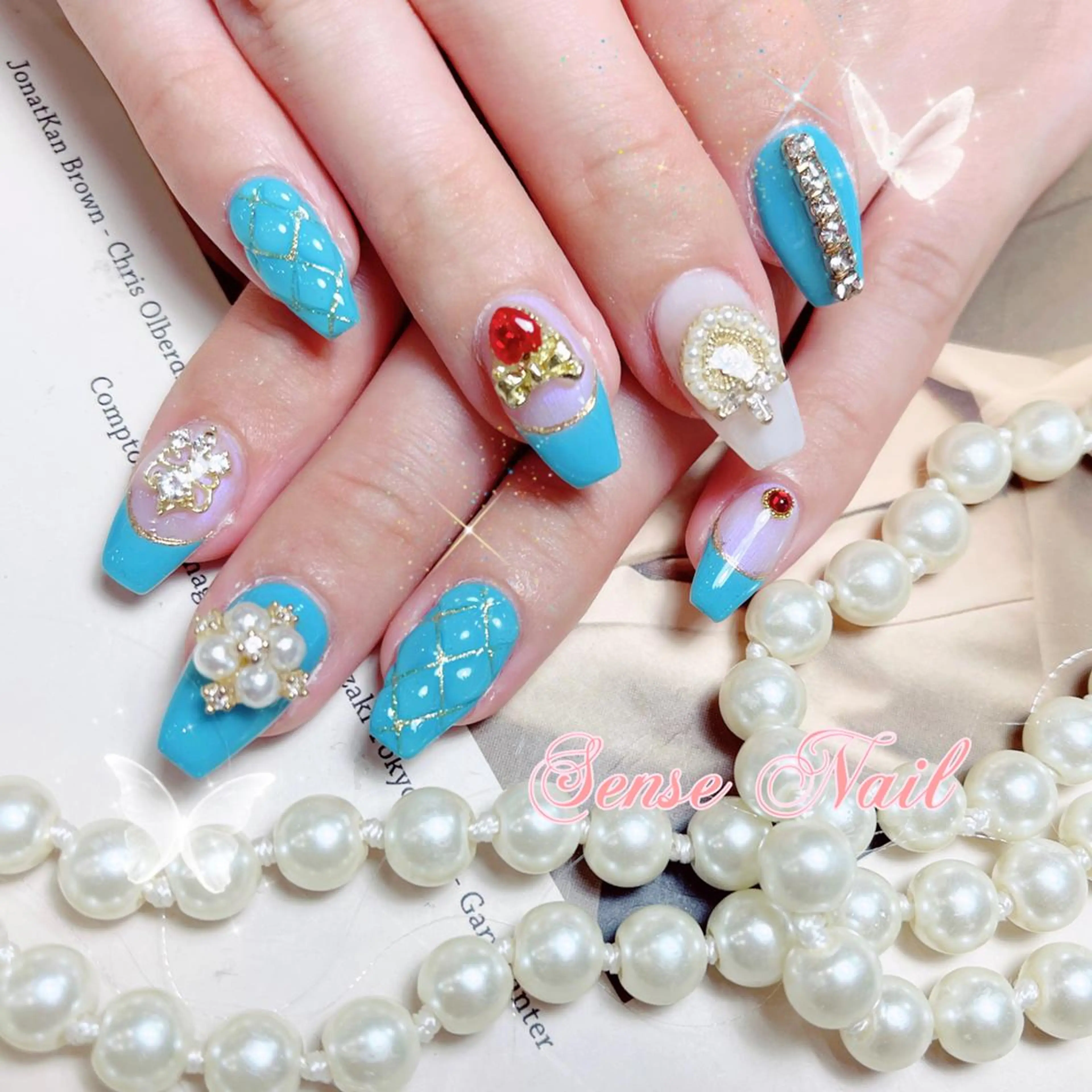 ネイル ハンドネイル ハンドケア Queenie 🦋のネイルデザイン