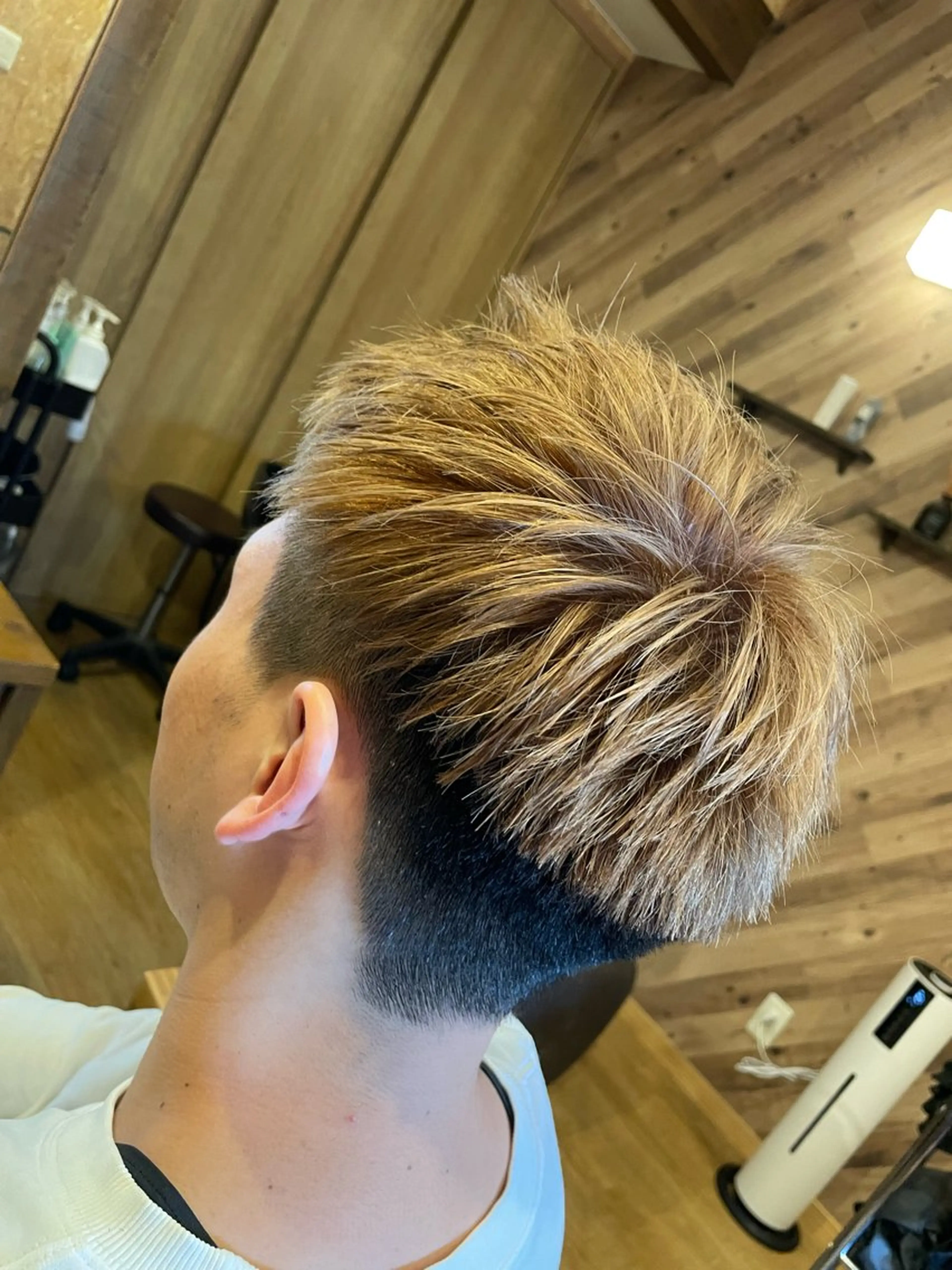 カラー メンズ メンズハイトーン 刈り上げ ハイトーンカラー ヘアカラー トリートメント JowA所属・JowA✂︎ 目片夏実のその他イメージ