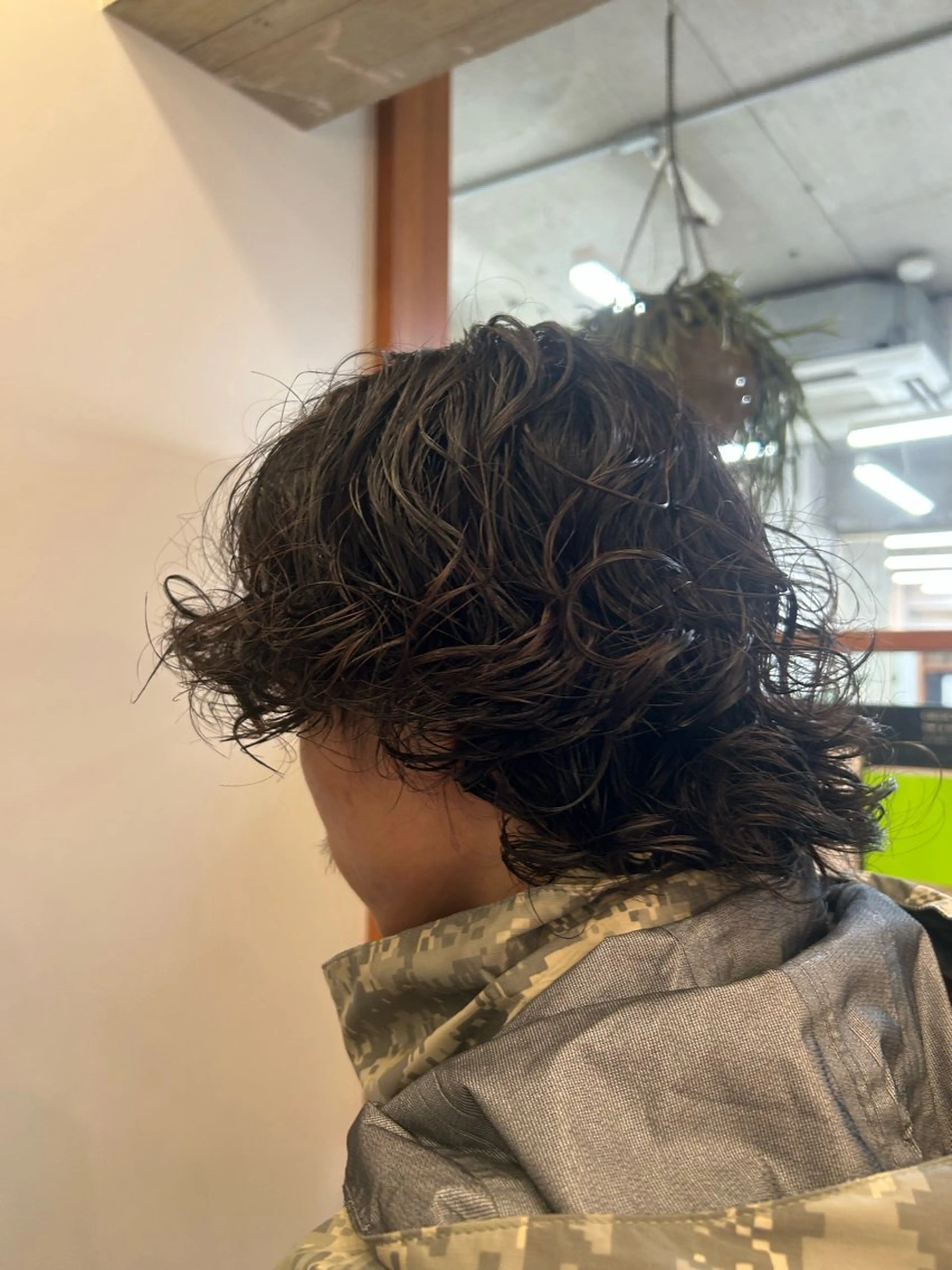 ミディアム パーマ メンズ ミディアムパーマ センターパート メンズパーマ ニュアンスパーマ ブリーチリタッチ募集 Kuon☀️ྀིのヘアスタイル